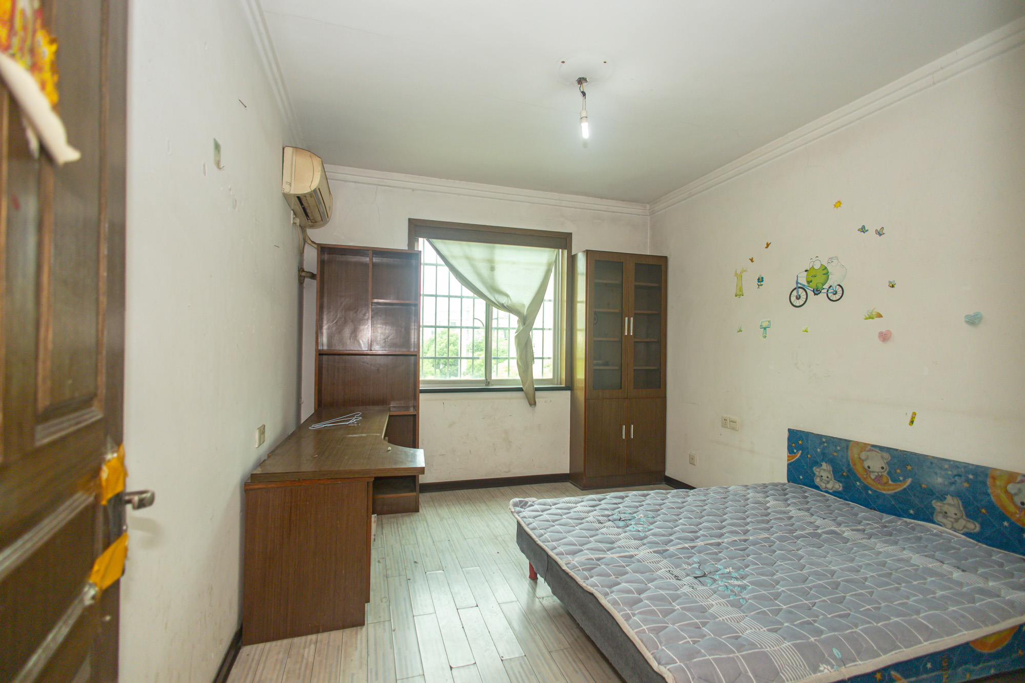 中南汽车世界 3室2厅1卫 42.80万 中南汽车世界 3室2厅1卫 42.80万卧室