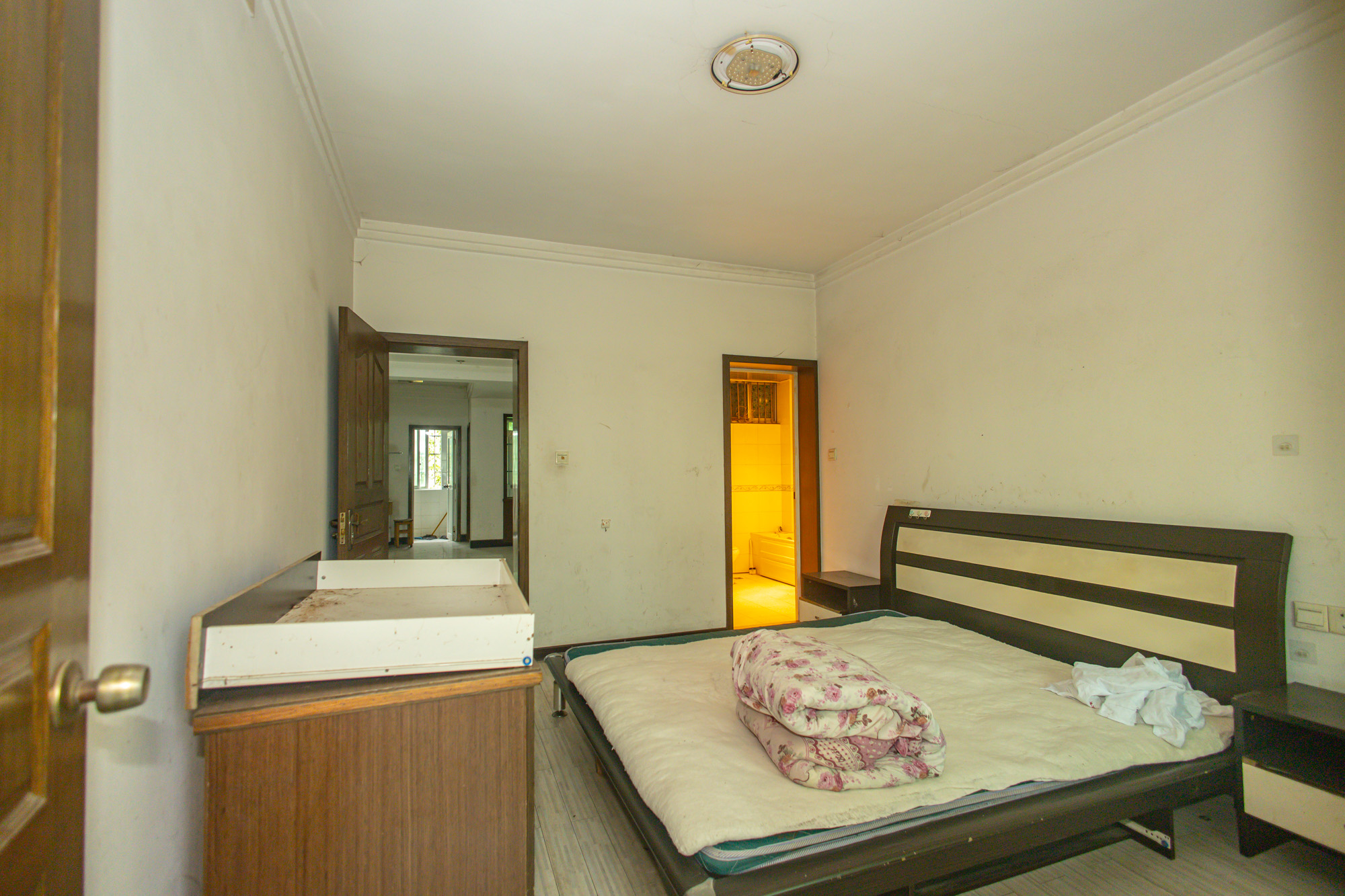 中南汽车世界 3室2厅1卫 42.80万 中南汽车世界 3室2厅1卫 42.80万卧室