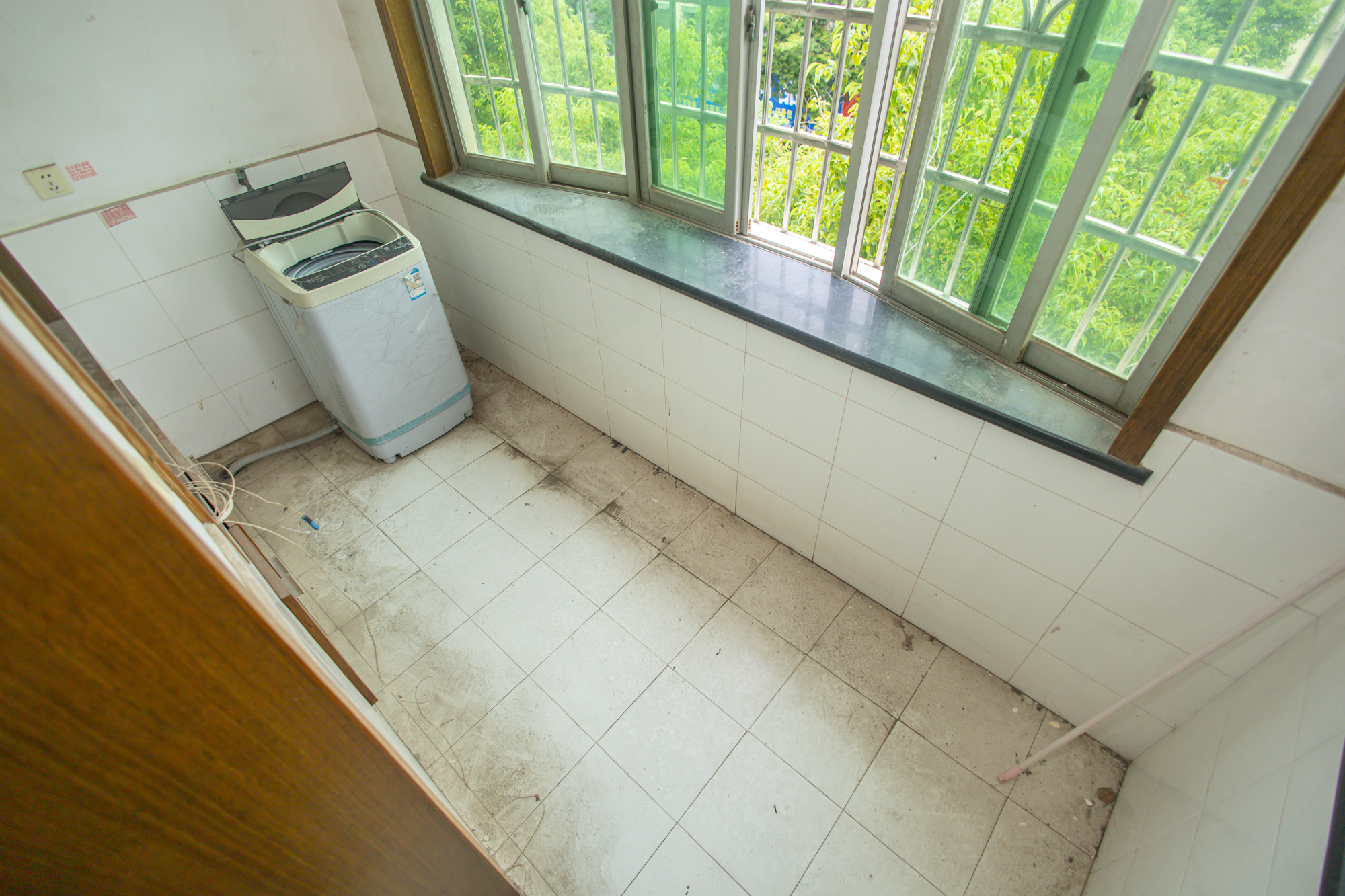 中南汽车世界 3室2厅1卫 42.80万 中南汽车世界 3室2厅1卫 42.80万阳台