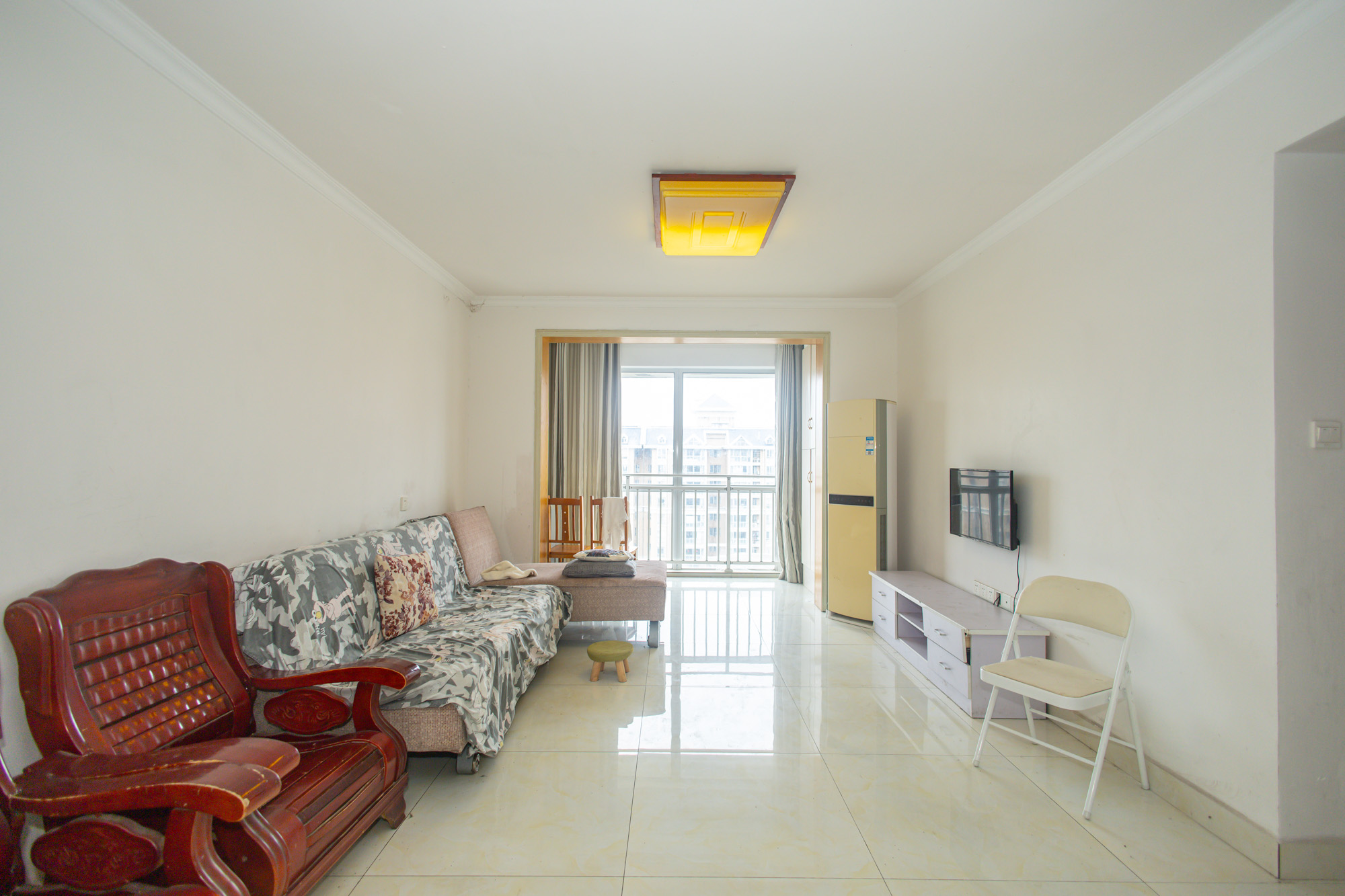 恒广国际景园一二区 2室2厅1卫 58.8万 恒广国际景园一二区 2室2厅1卫 58.8万客厅