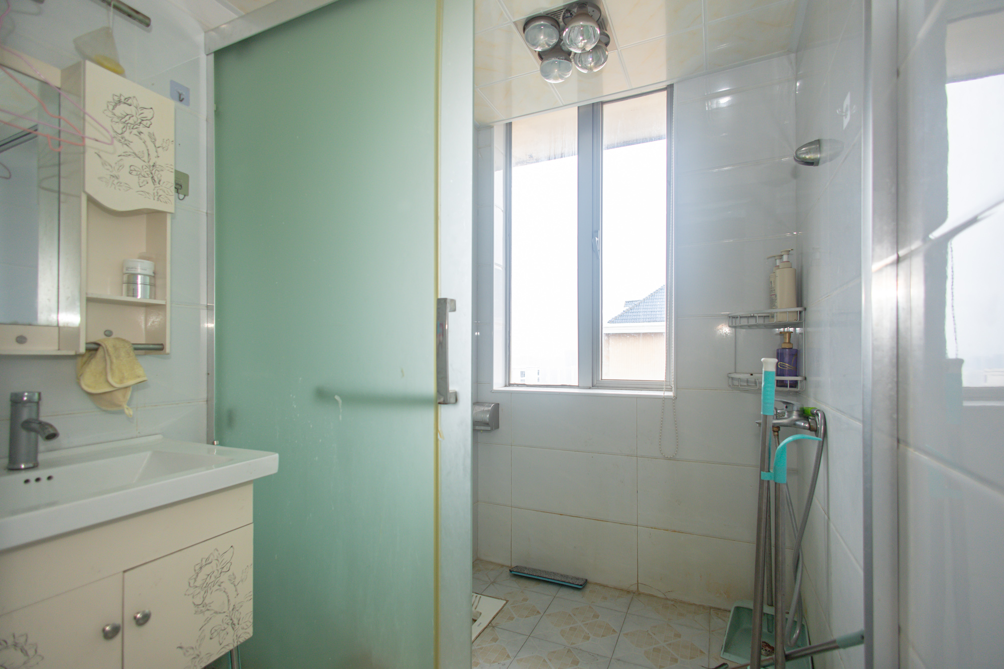 恒广国际景园一二区 2室2厅1卫 58.8万 恒广国际景园一二区 2室2厅1卫 58.8万卫生间