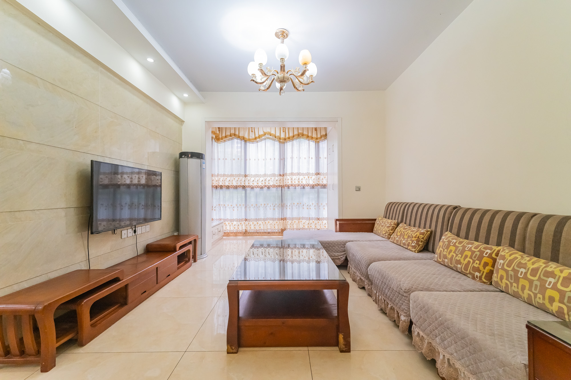 恒基凯旋门一二期  3室2厅1卫    75.0万 恒基凯旋门一二期  3室2厅1卫    75.0万客厅