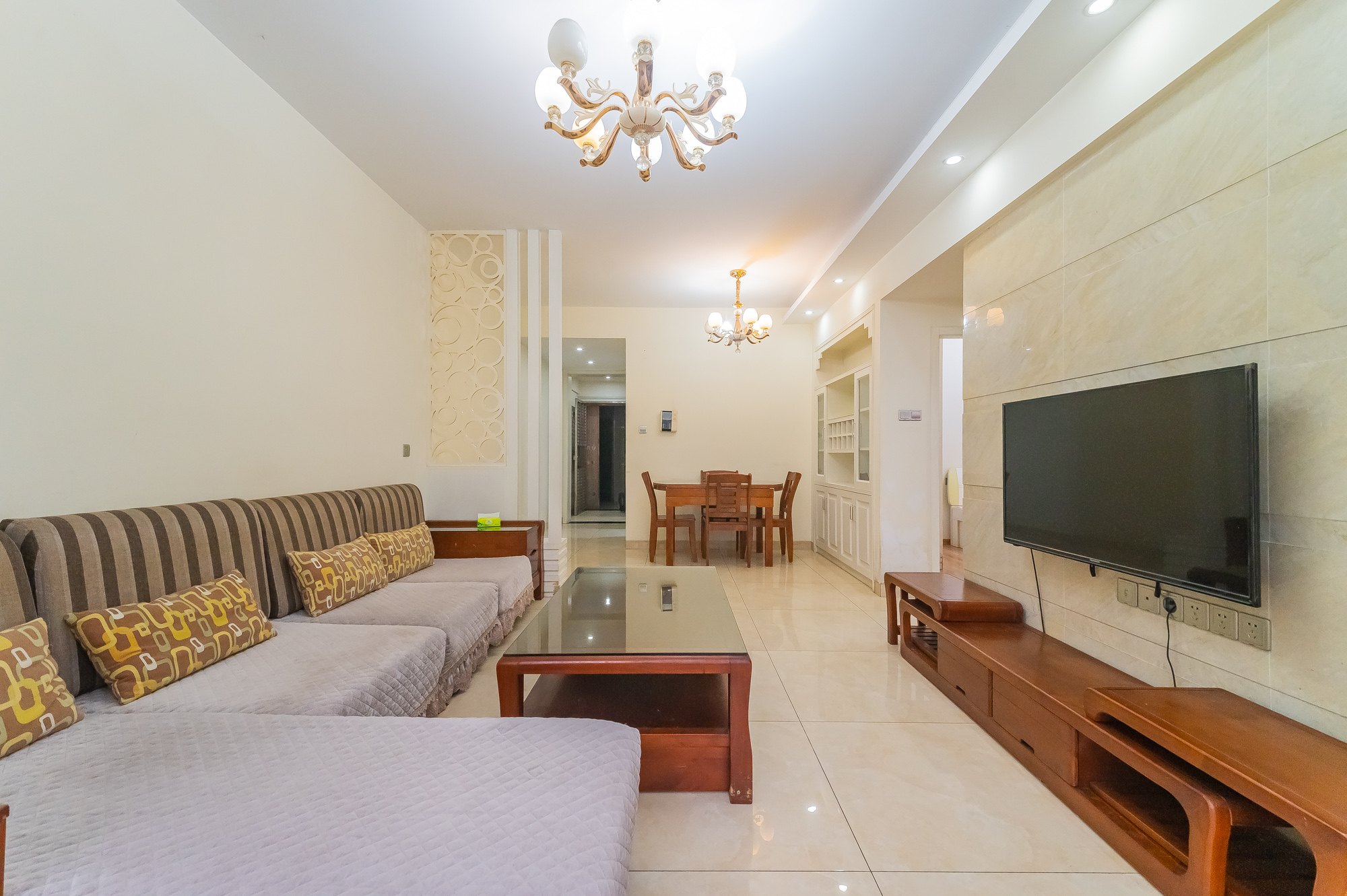 恒基凯旋门一二期  3室2厅1卫    75.0万 恒基凯旋门一二期  3室2厅1卫    75.0万客厅