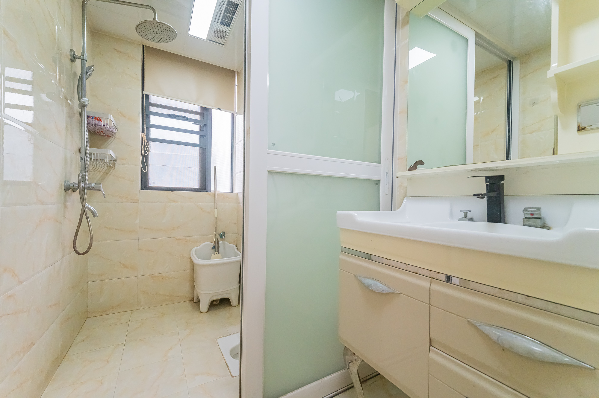 恒基凯旋门一二期  3室2厅1卫    75.0万 恒基凯旋门一二期  3室2厅1卫    75.0万卫生间