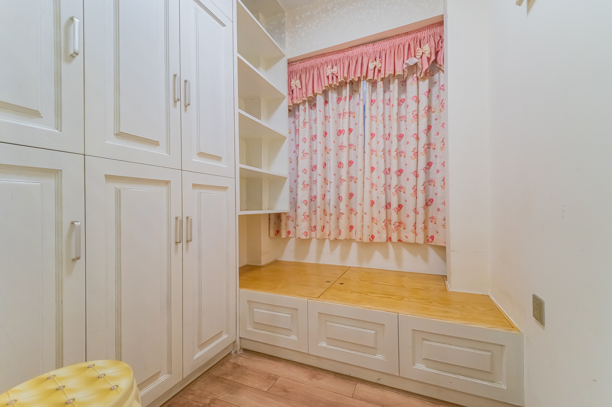 恒基凯旋门一二期  3室2厅1卫    75.0万 恒基凯旋门一二期  3室2厅1卫    75.0万卧室