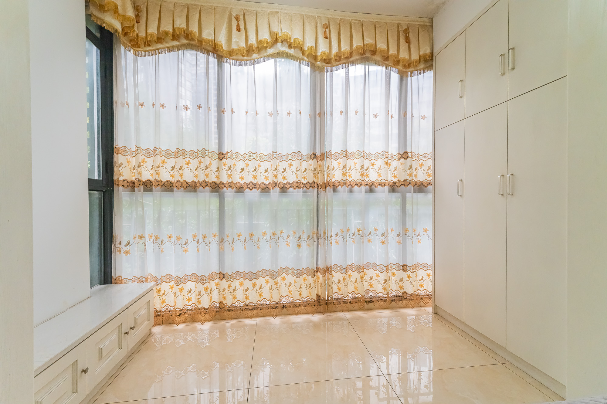 恒基凯旋门一二期  3室2厅1卫    75.0万 恒基凯旋门一二期  3室2厅1卫    75.0万阳台