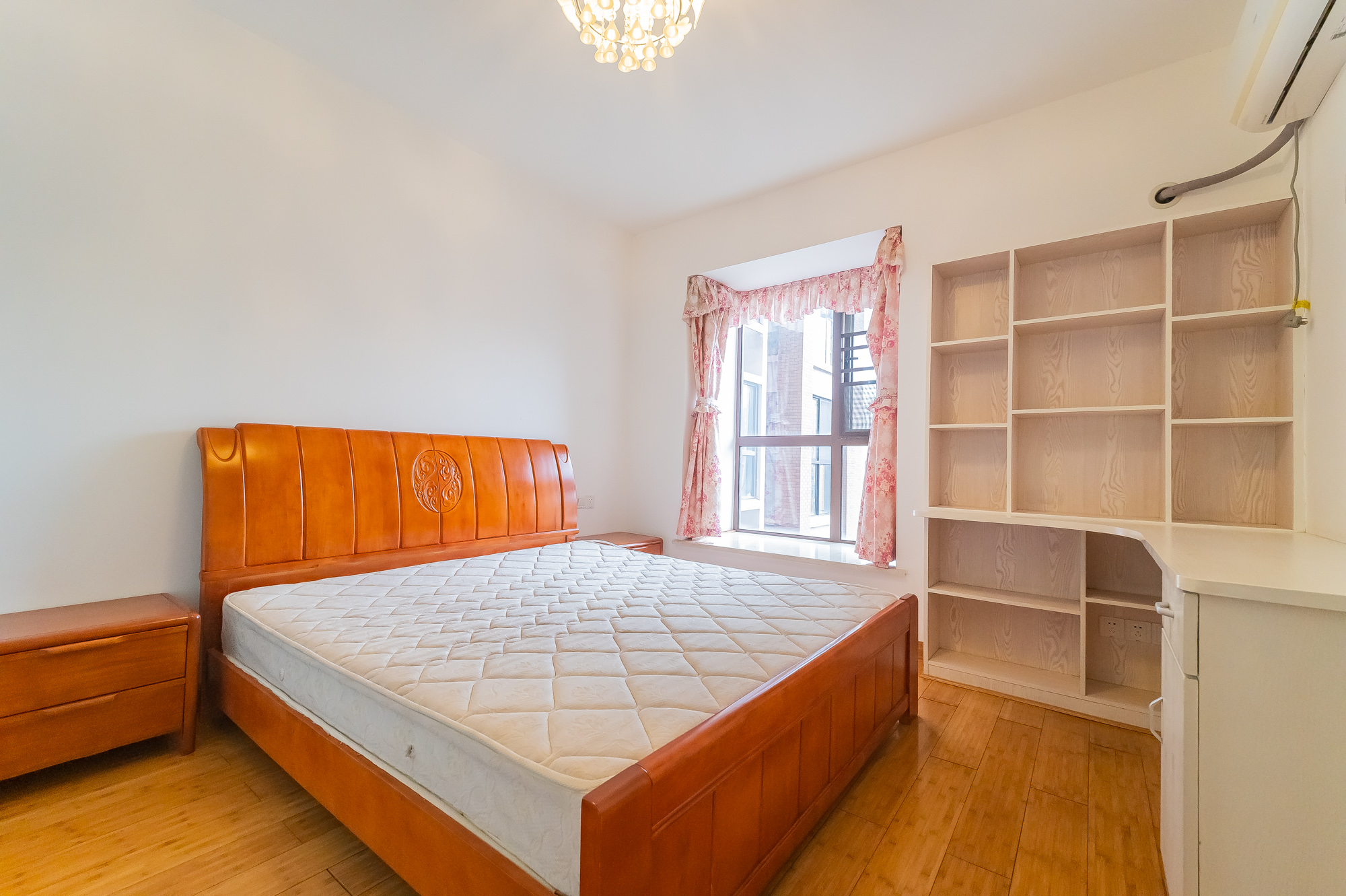 水岸世景  3室2厅2卫    92.5万 水岸世景  3室2厅2卫    92.5万卧室