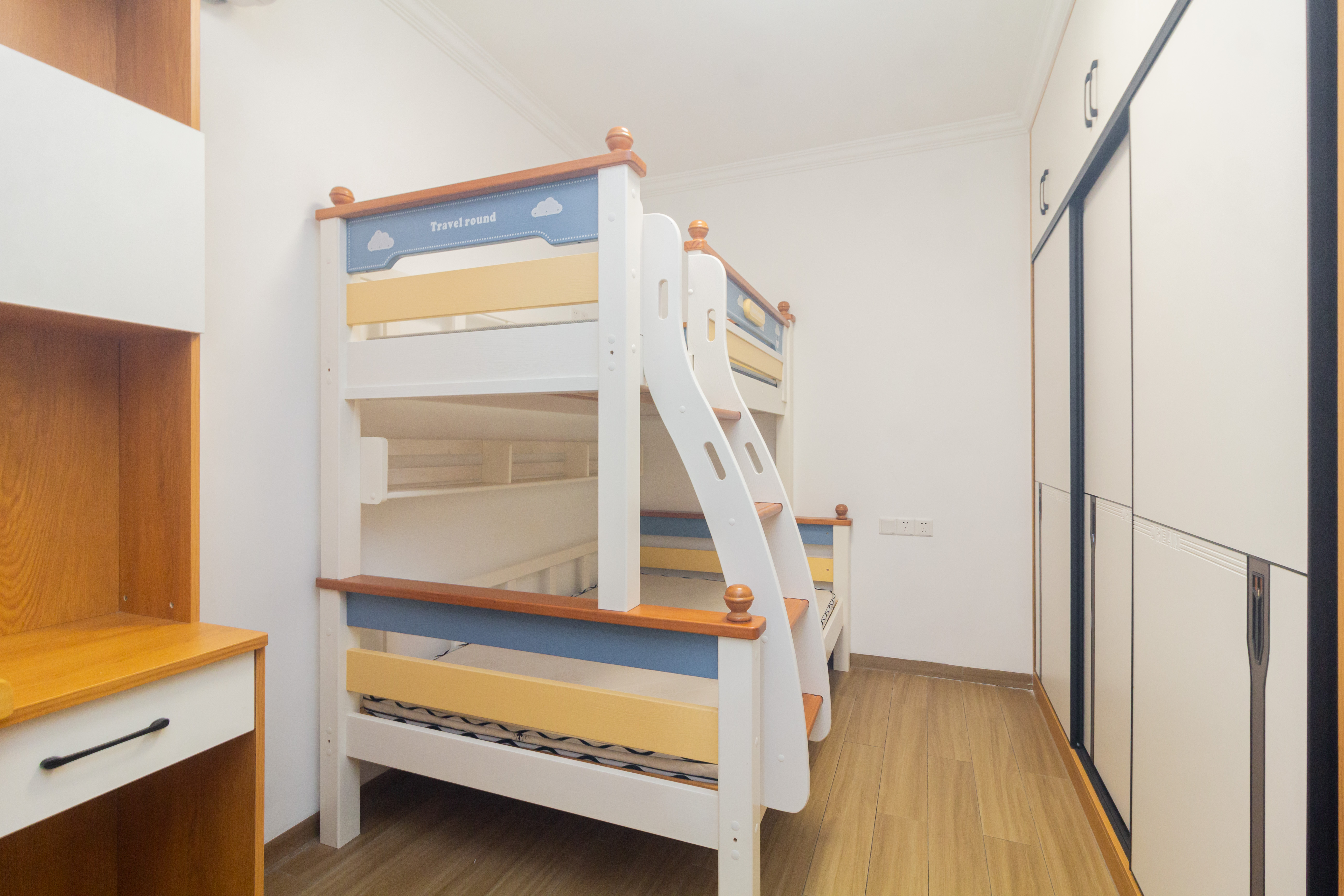 广悦星苑润园  2室2厅1卫    59.8万卧室