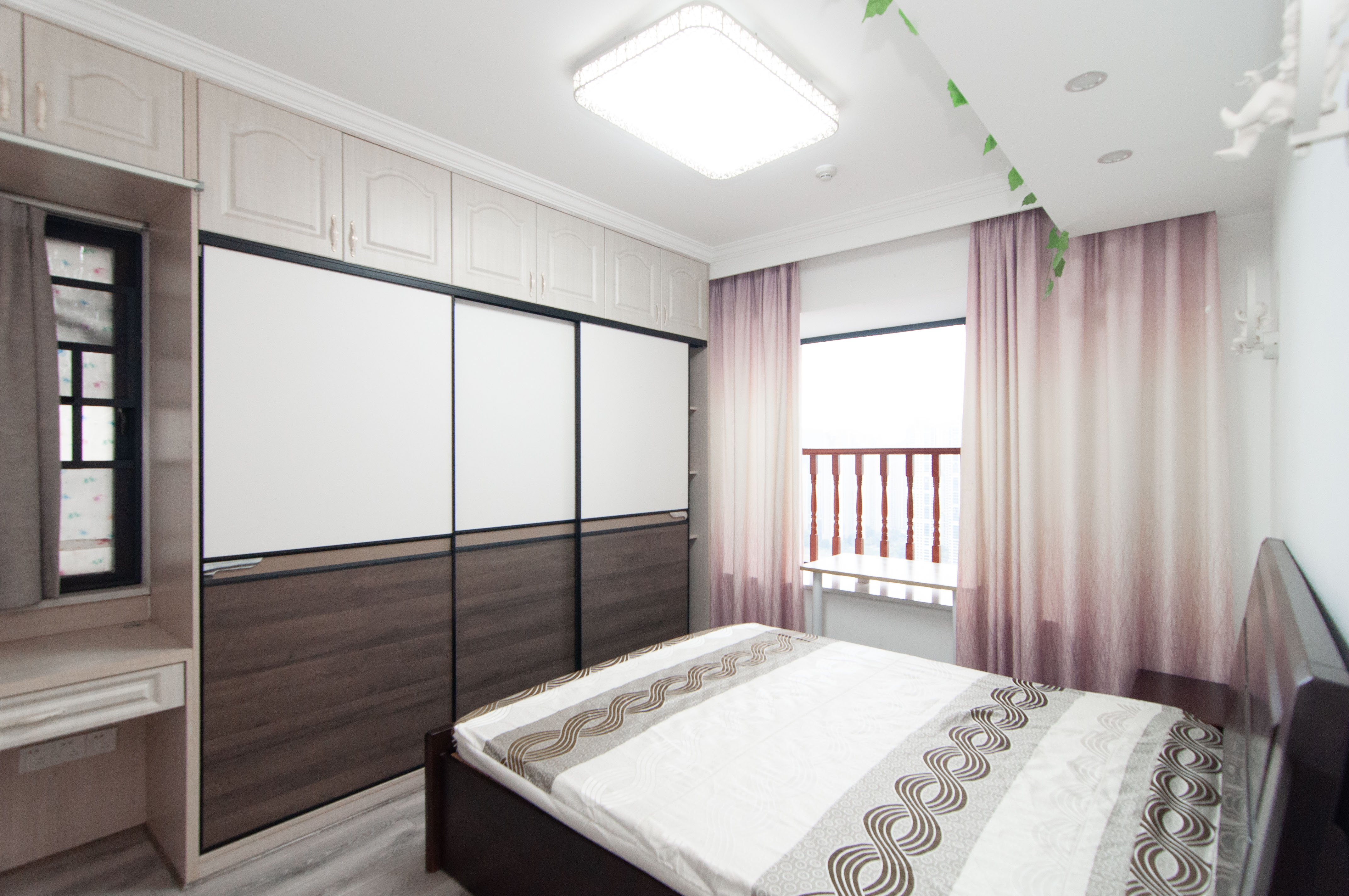 中建梅溪湖中心  4室2厅2卫   240.00万其他