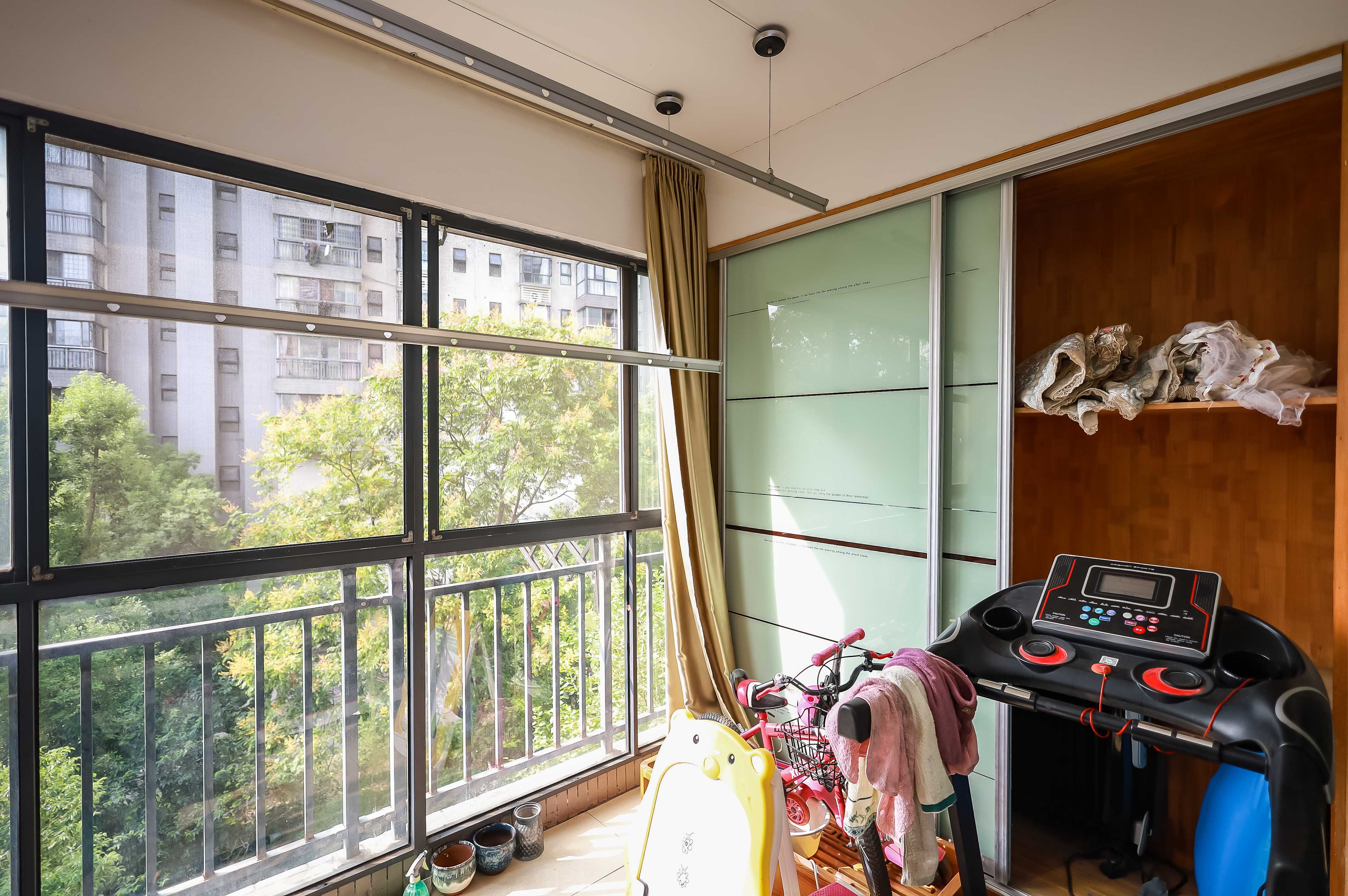 莱茵城  2室2厅1卫   61.80万阳台