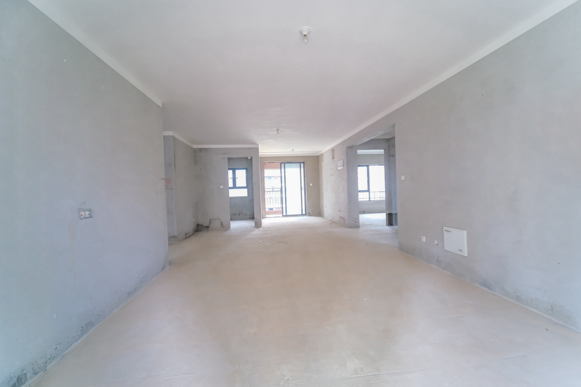 荣盛城  4室2厅2卫    98.0万 荣盛城  4室2厅2卫    98.0万客厅