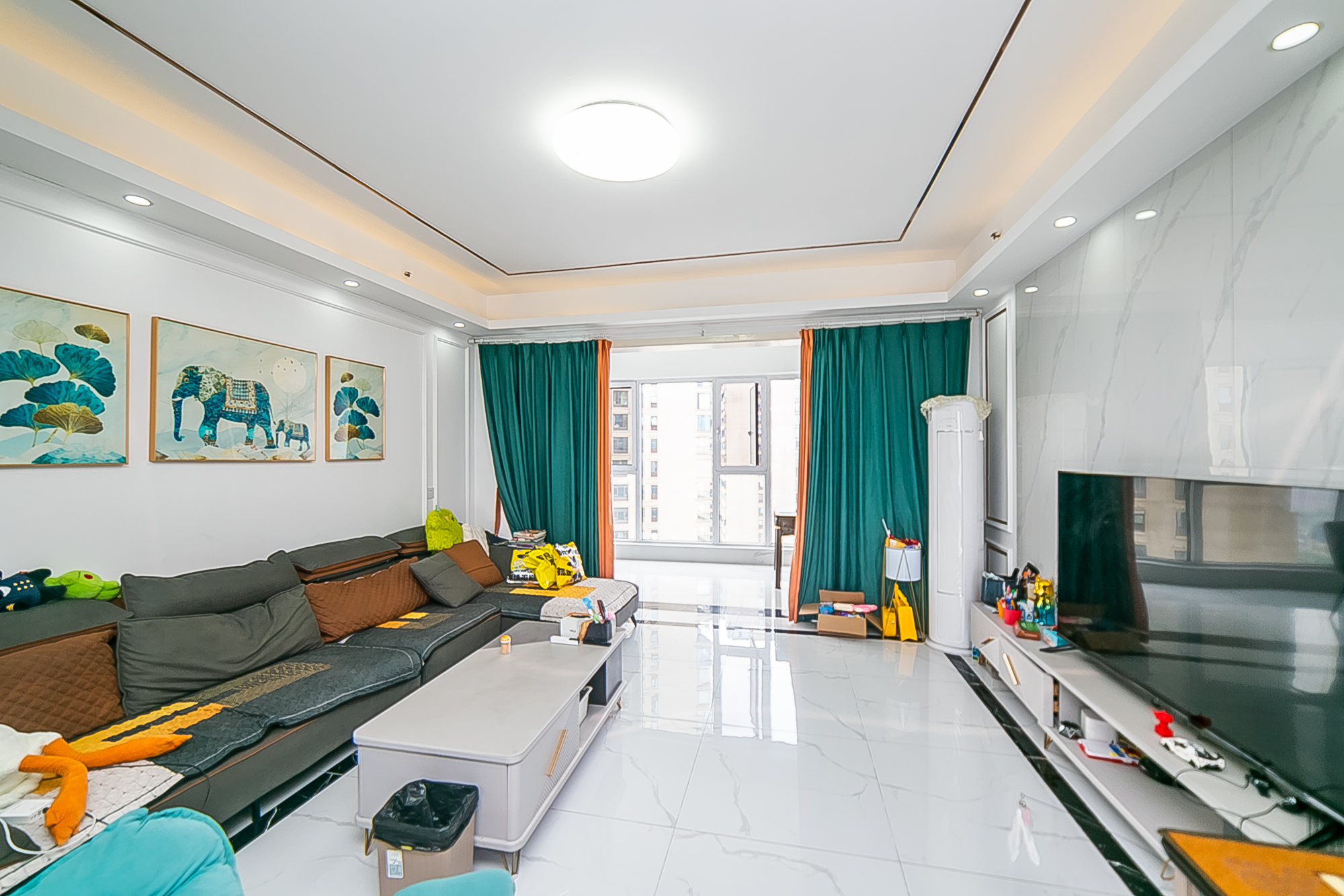 中建江山壹号 4室2厅2卫 350.0万 中建江山壹号 4室2厅2卫 350.0万客厅