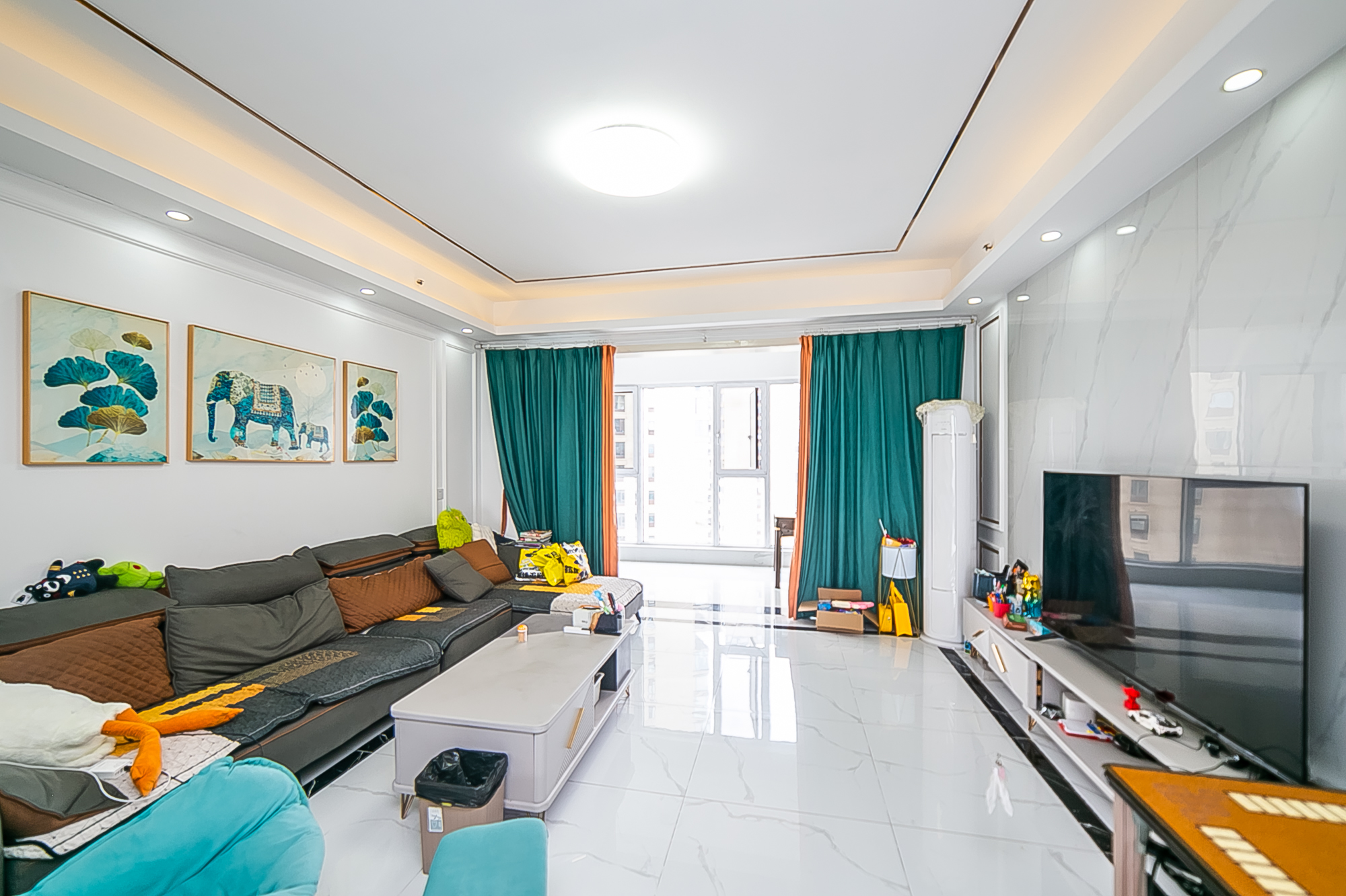 中建江山壹号 4室2厅2卫 350.0万 中建江山壹号 4室2厅2卫 350.0万客厅