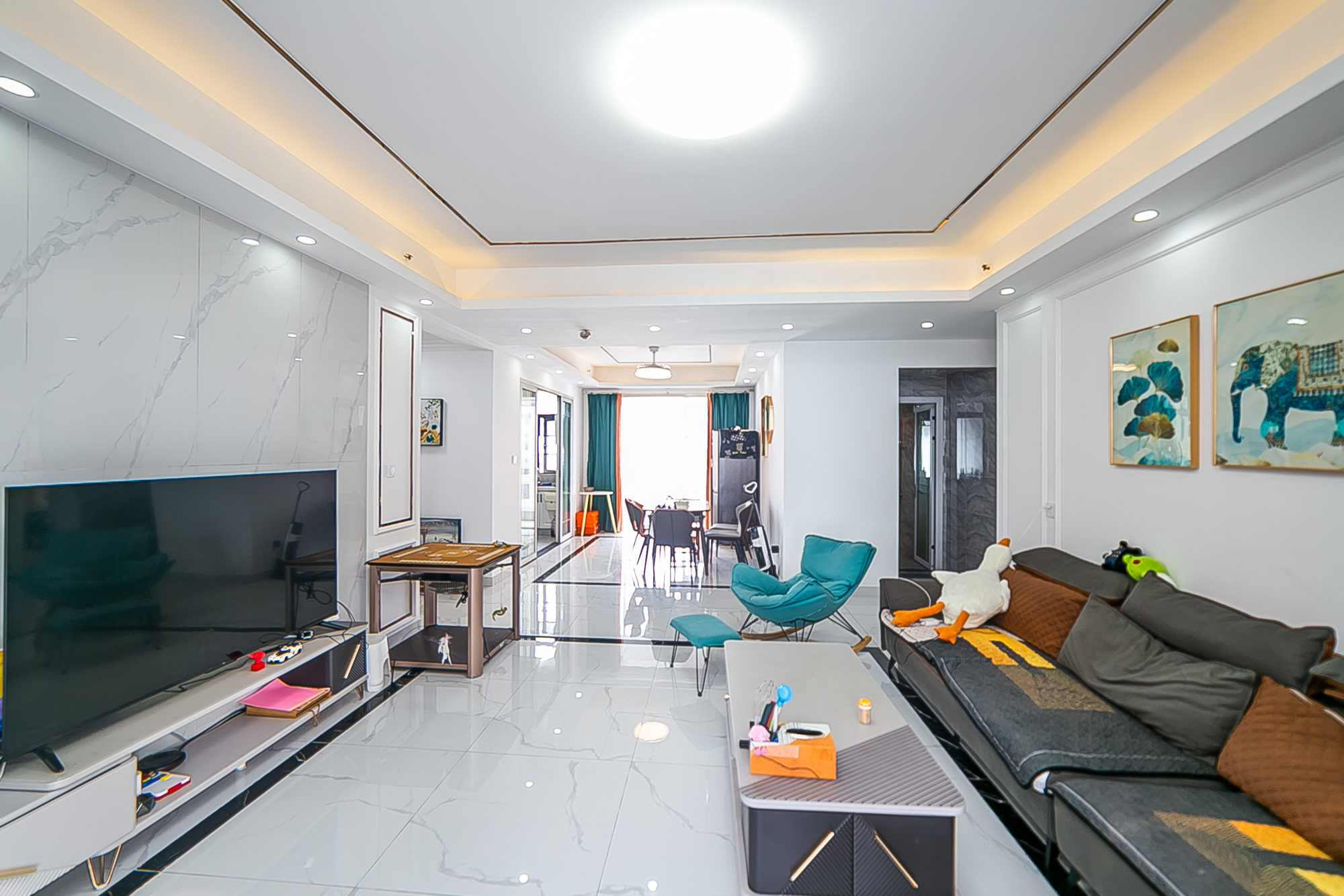 中建江山壹号 4室2厅2卫 350.0万 中建江山壹号 4室2厅2卫 350.0万客厅