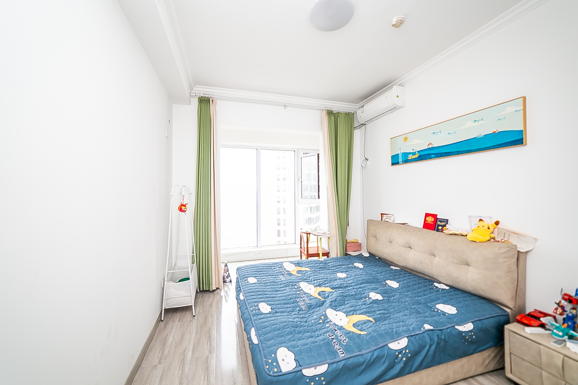 中建江山壹号 4室2厅2卫 350.0万 中建江山壹号 4室2厅2卫 350.0万卧室