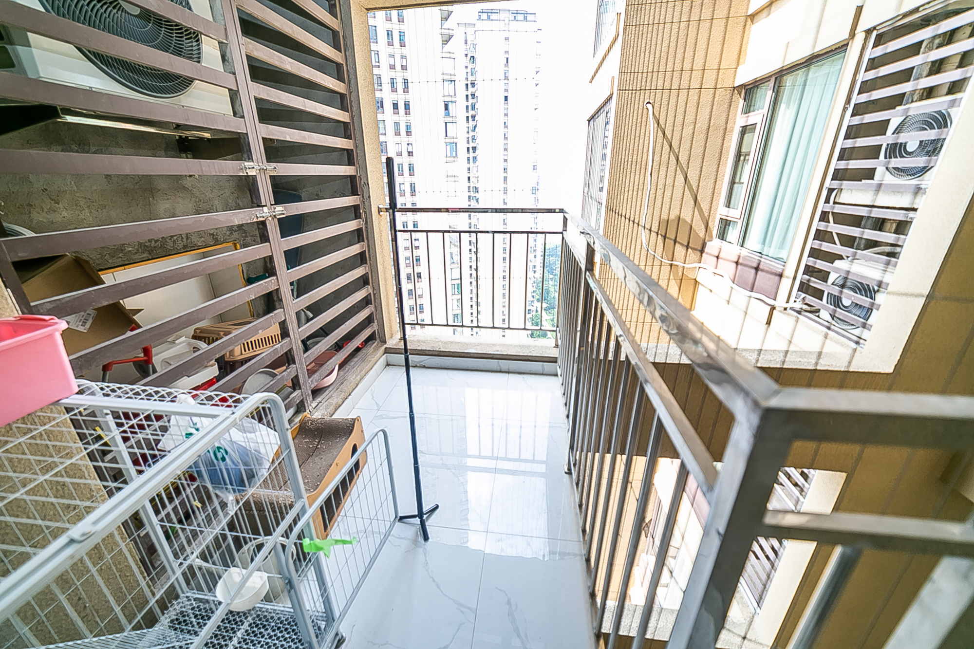 中建江山壹号 4室2厅2卫 350.0万 中建江山壹号 4室2厅2卫 350.0万阳台