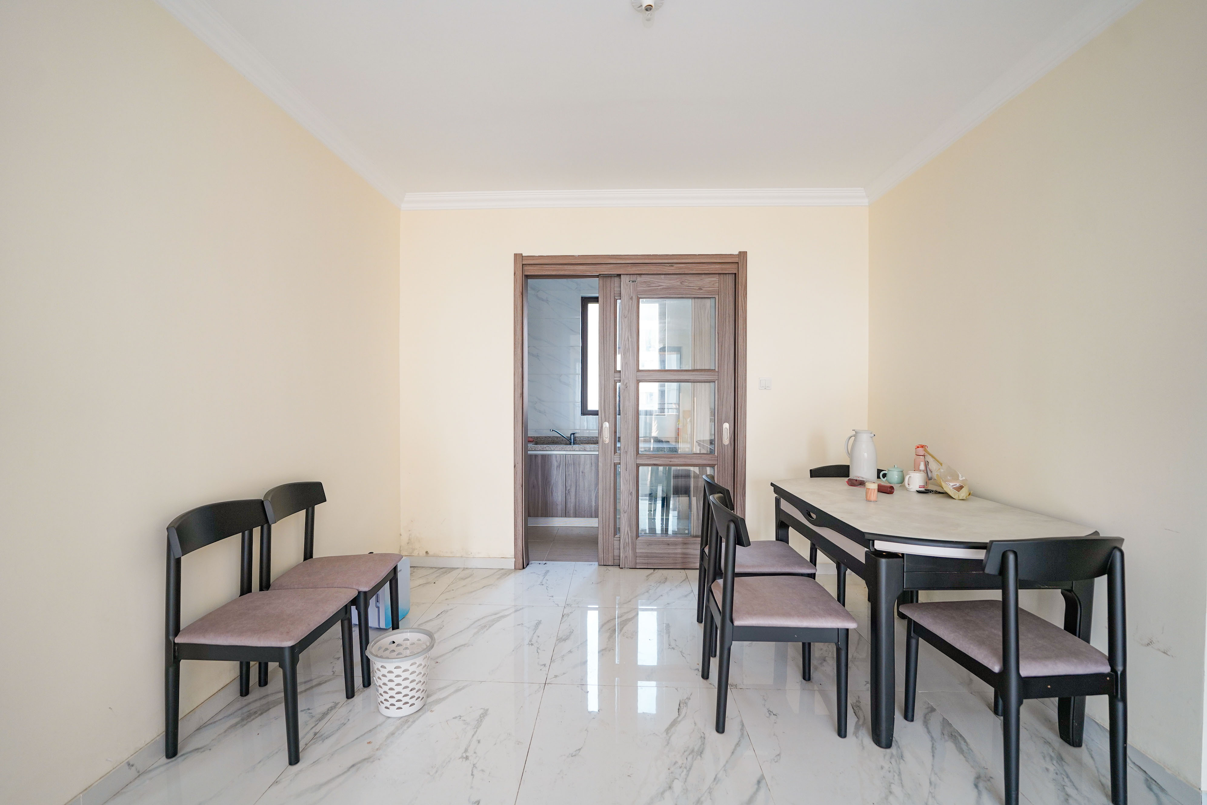 碧桂园公园壹号(凯怡茗苑) 3室2厅1卫 70.0万 碧桂园公园壹号(凯怡茗苑) 3室2厅1卫 70.0万客厅