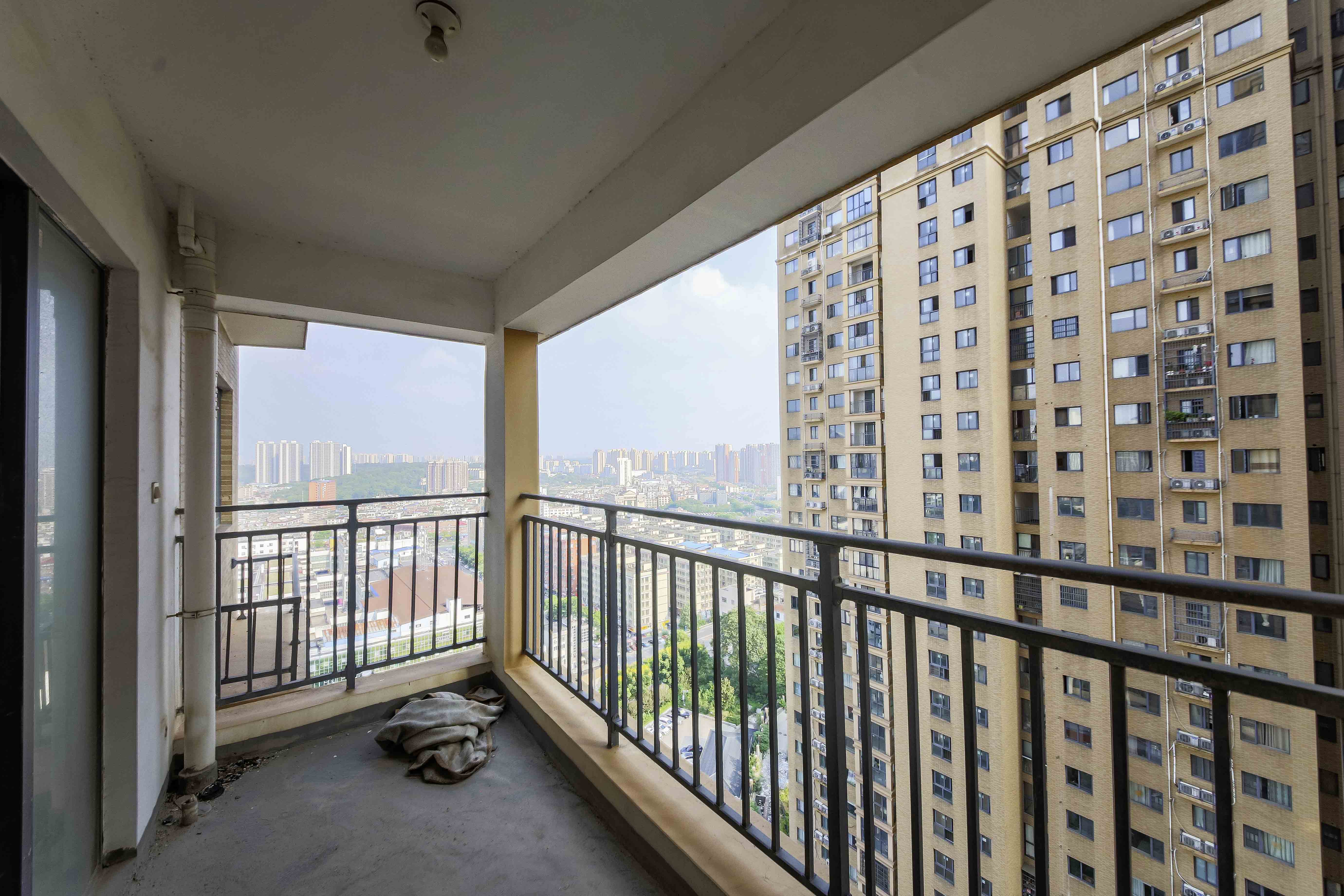 兴隆景苑  3室2厅2卫    108.0万 兴隆景苑  3室2厅2卫    108.0万阳台