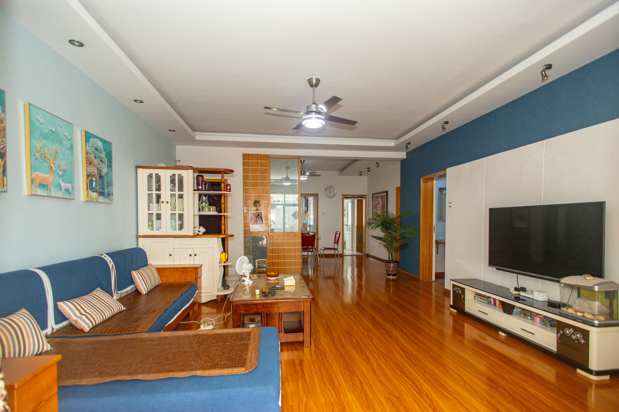 湘绣城  3室2厅2卫    60.0万 湘绣城  3室2厅2卫    60.0万客厅