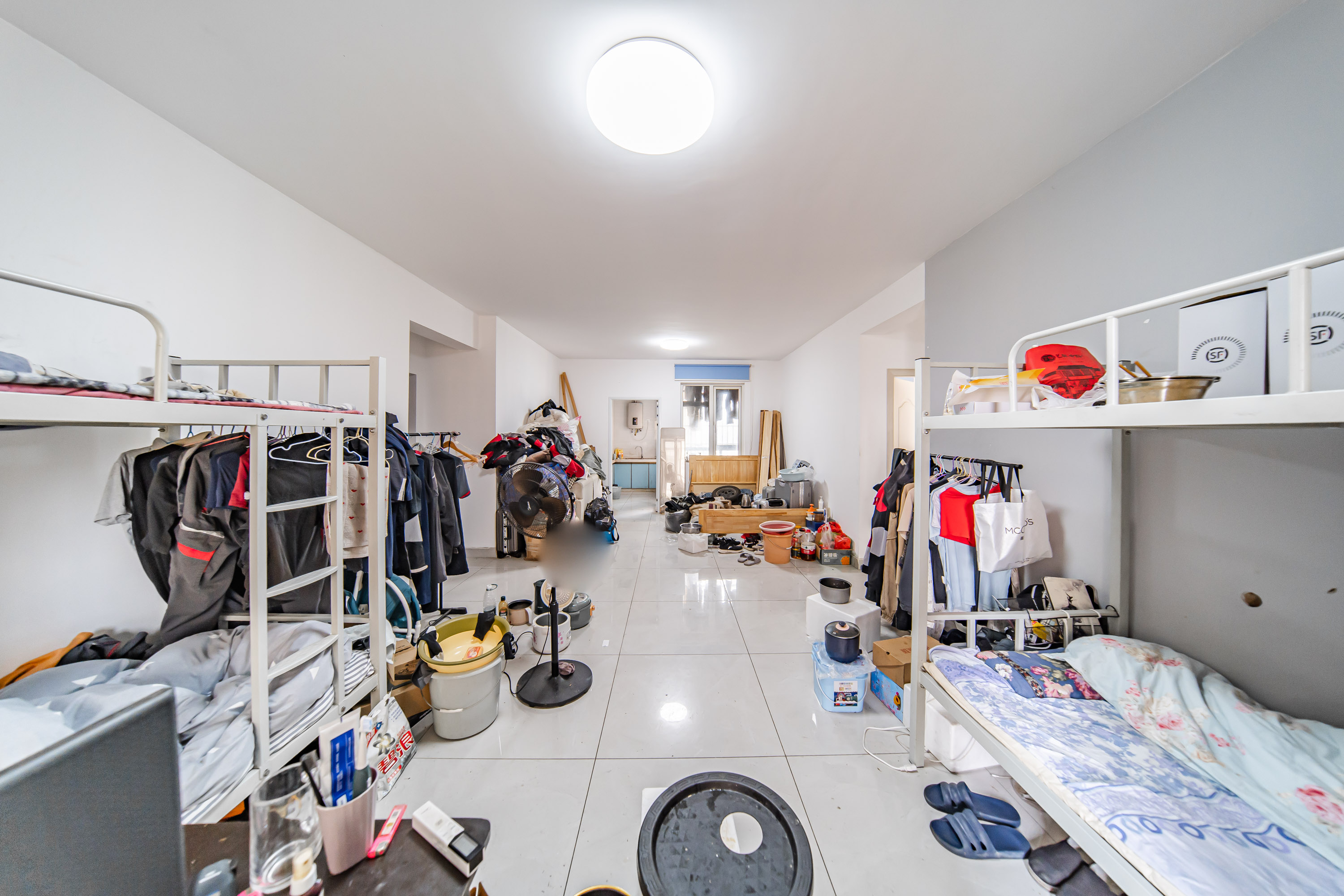 洋湖明园一期  3室2厅1卫   80.00万客厅
