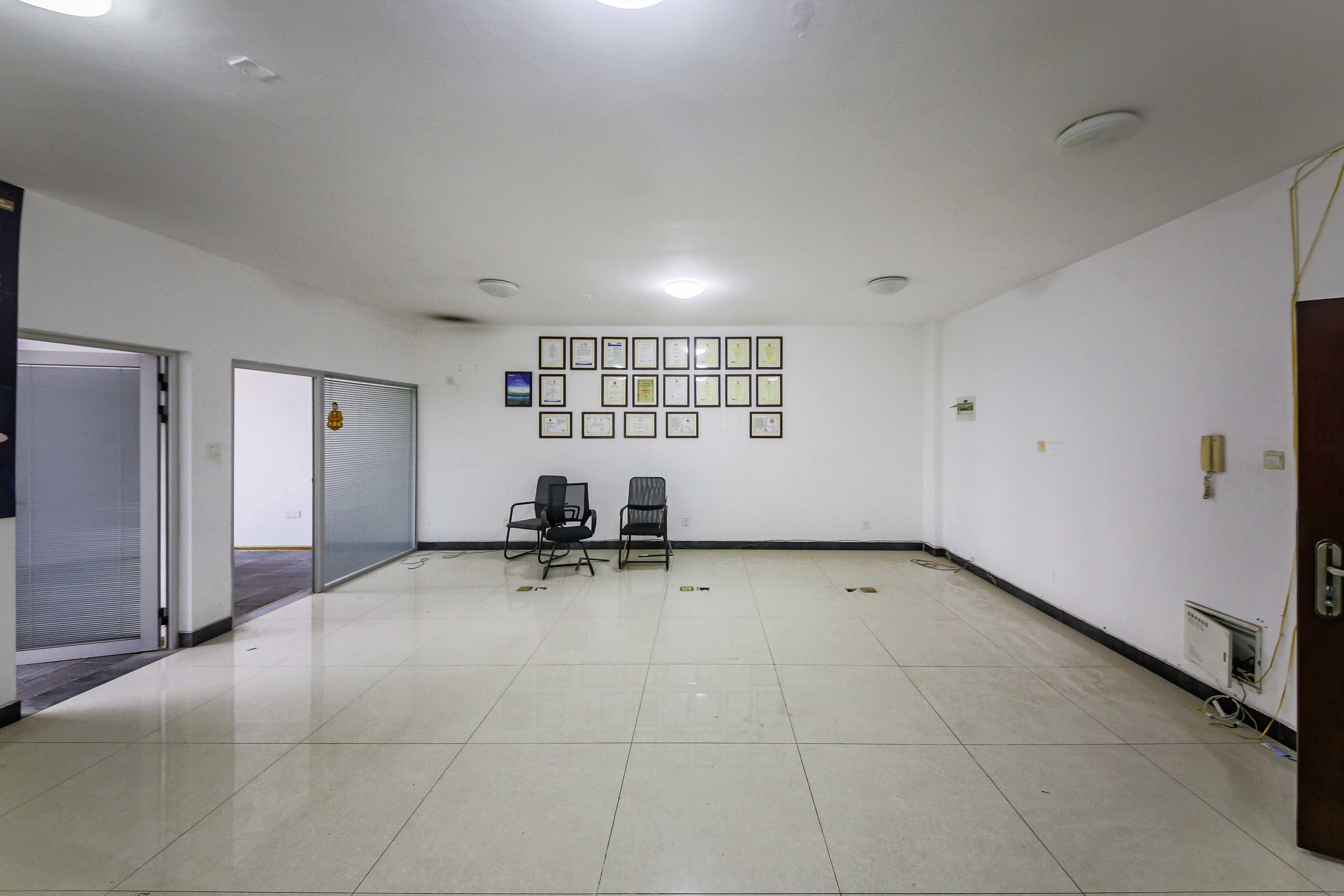 和庄  3室2厅1卫    51.0万 和庄  3室2厅1卫    51.0万