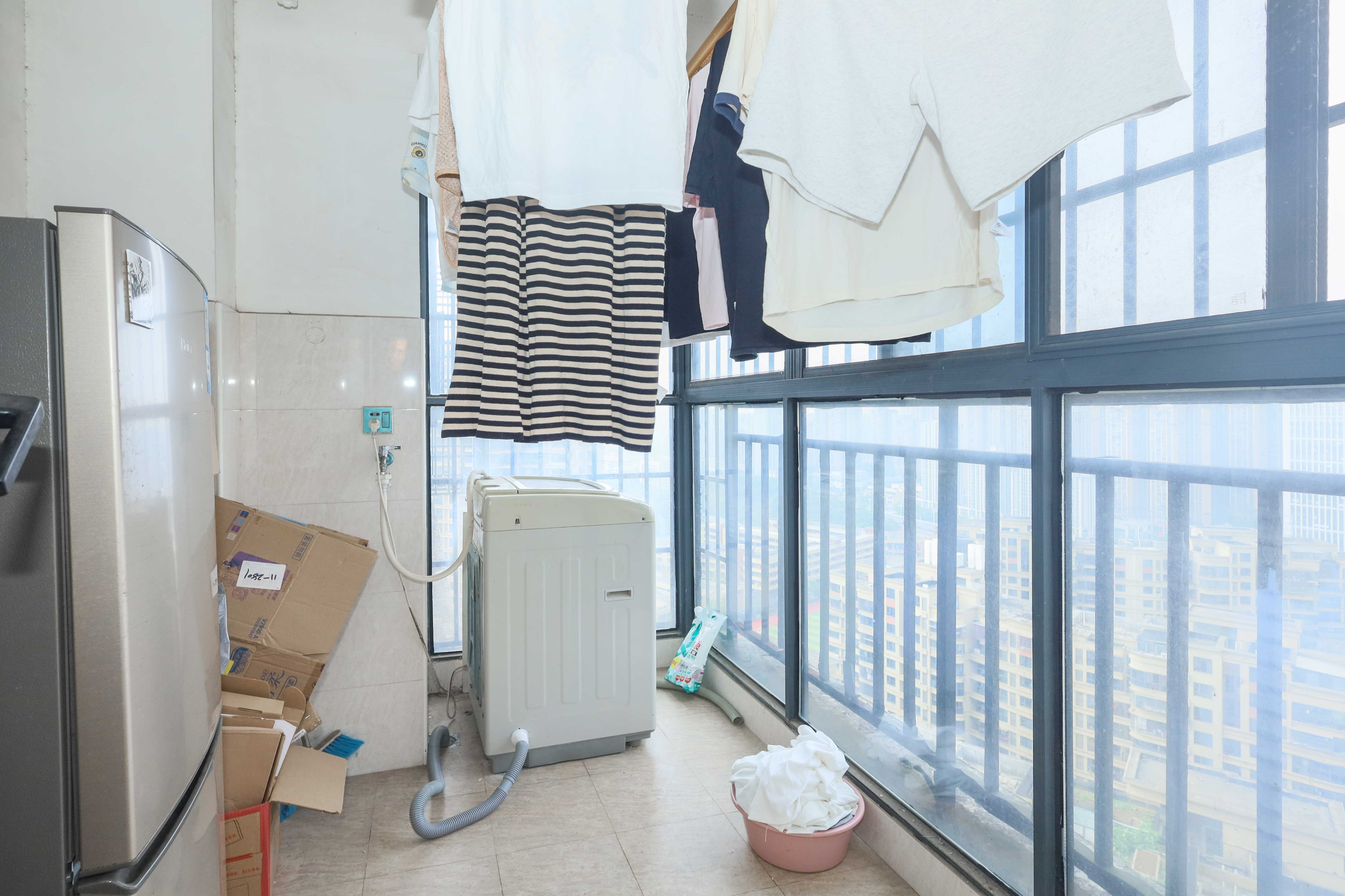 保利麓谷林语C区  4室2厅2卫   166.00万阳台