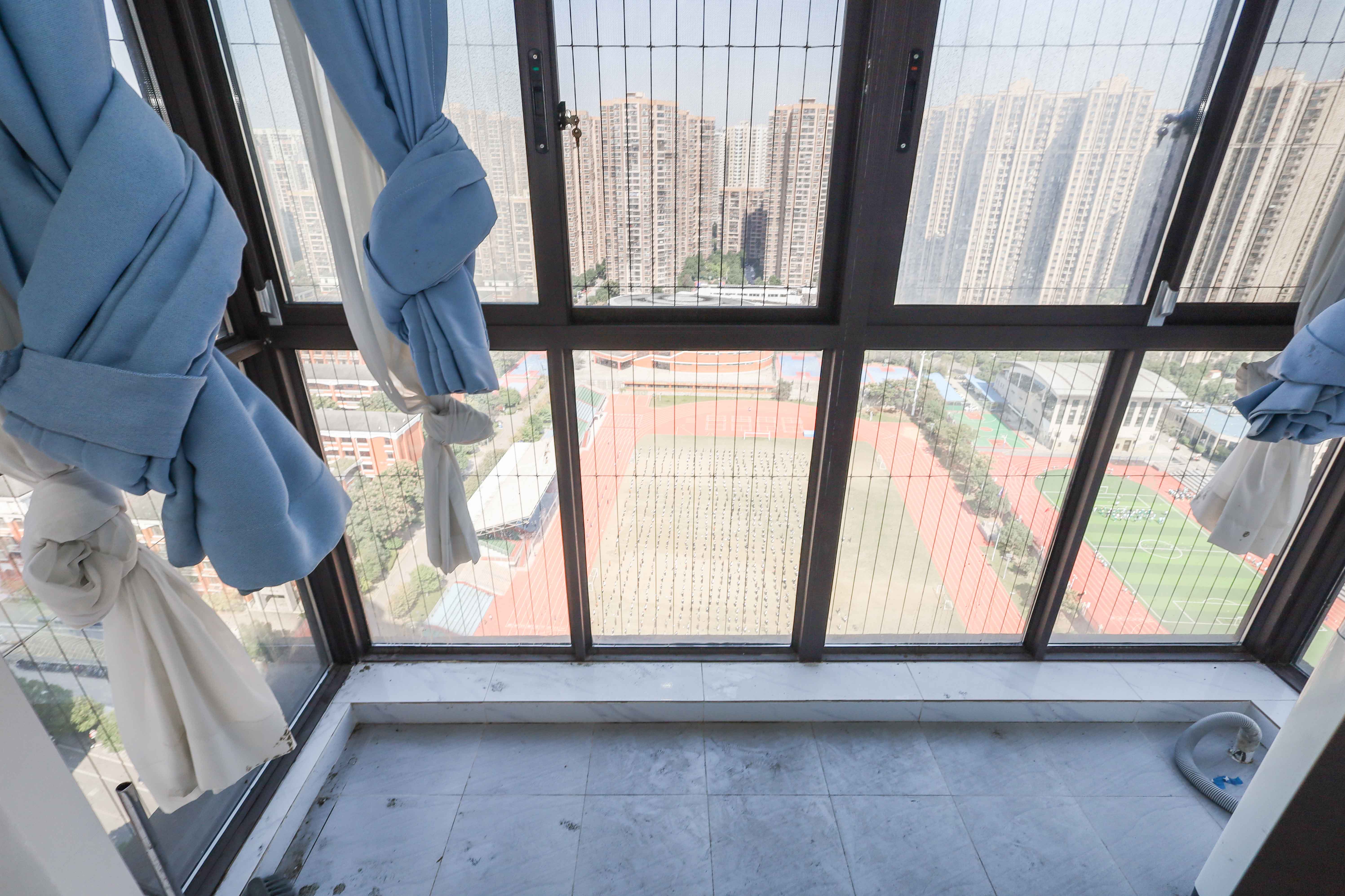 中国铁建梅溪青秀三期  4室2厅2卫   230.00万阳台