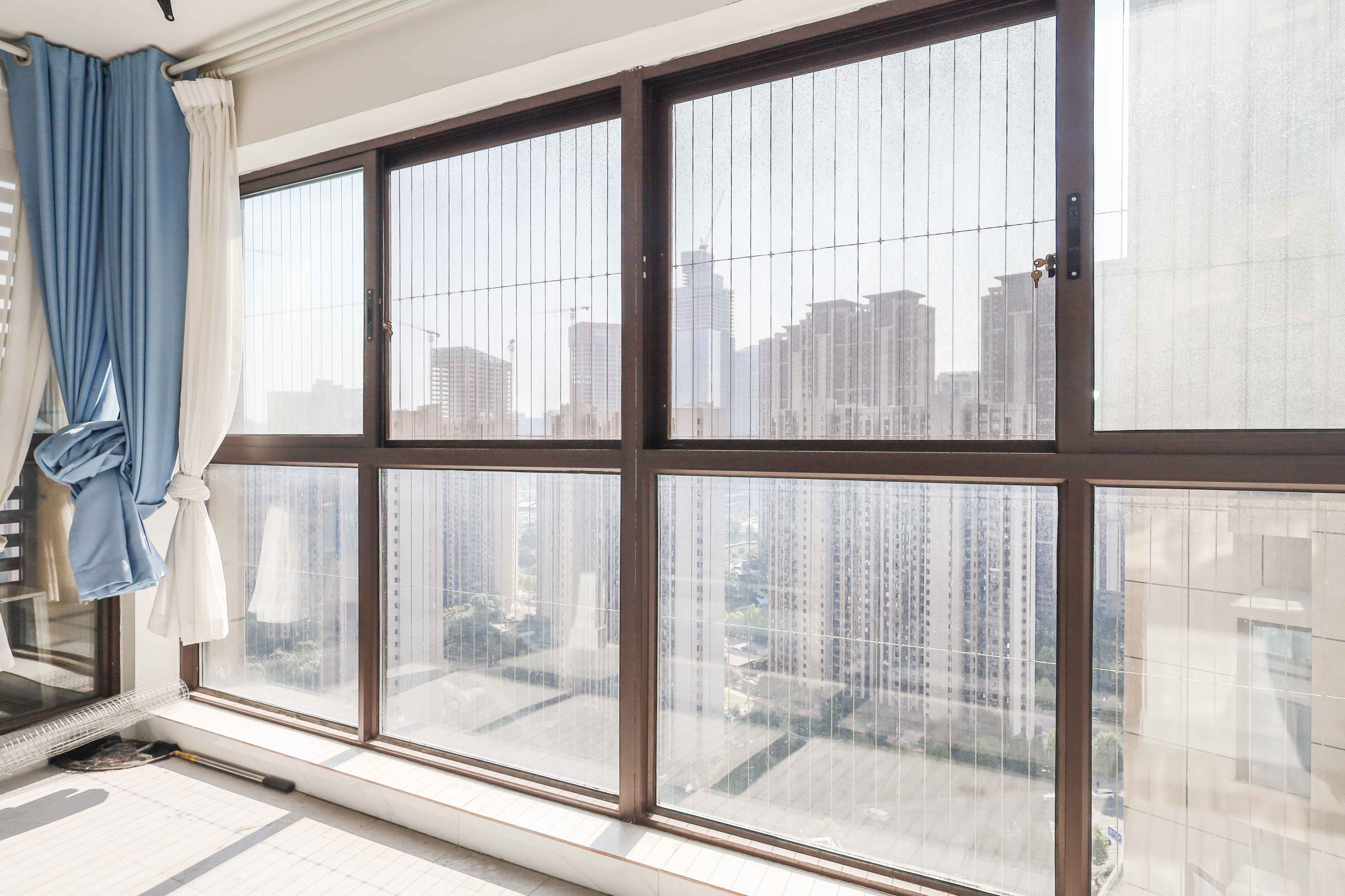 中国铁建梅溪青秀三期  4室2厅2卫   230.00万阳台
