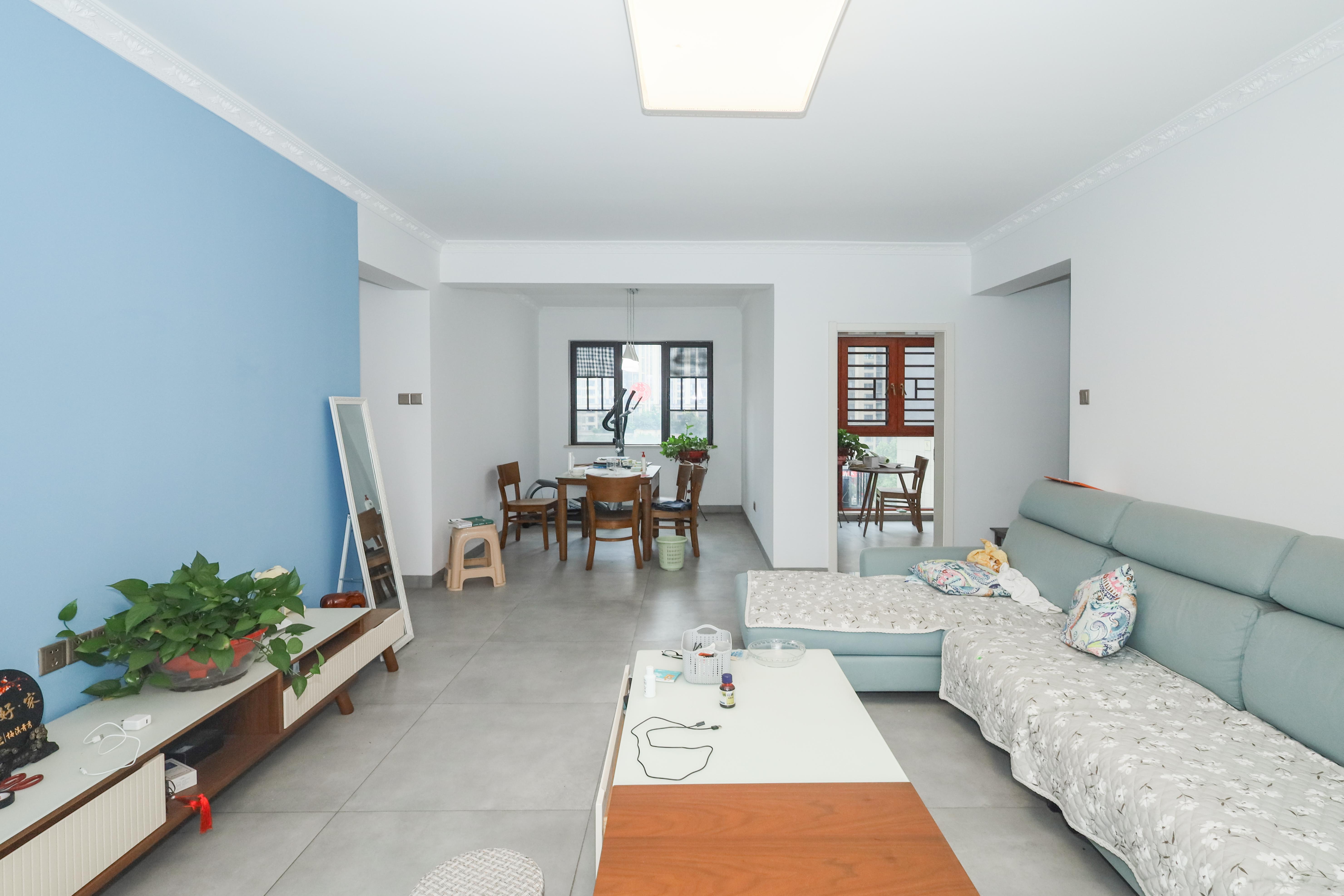 中国铁建梅溪青秀二期  4室2厅2卫    240.0万客厅