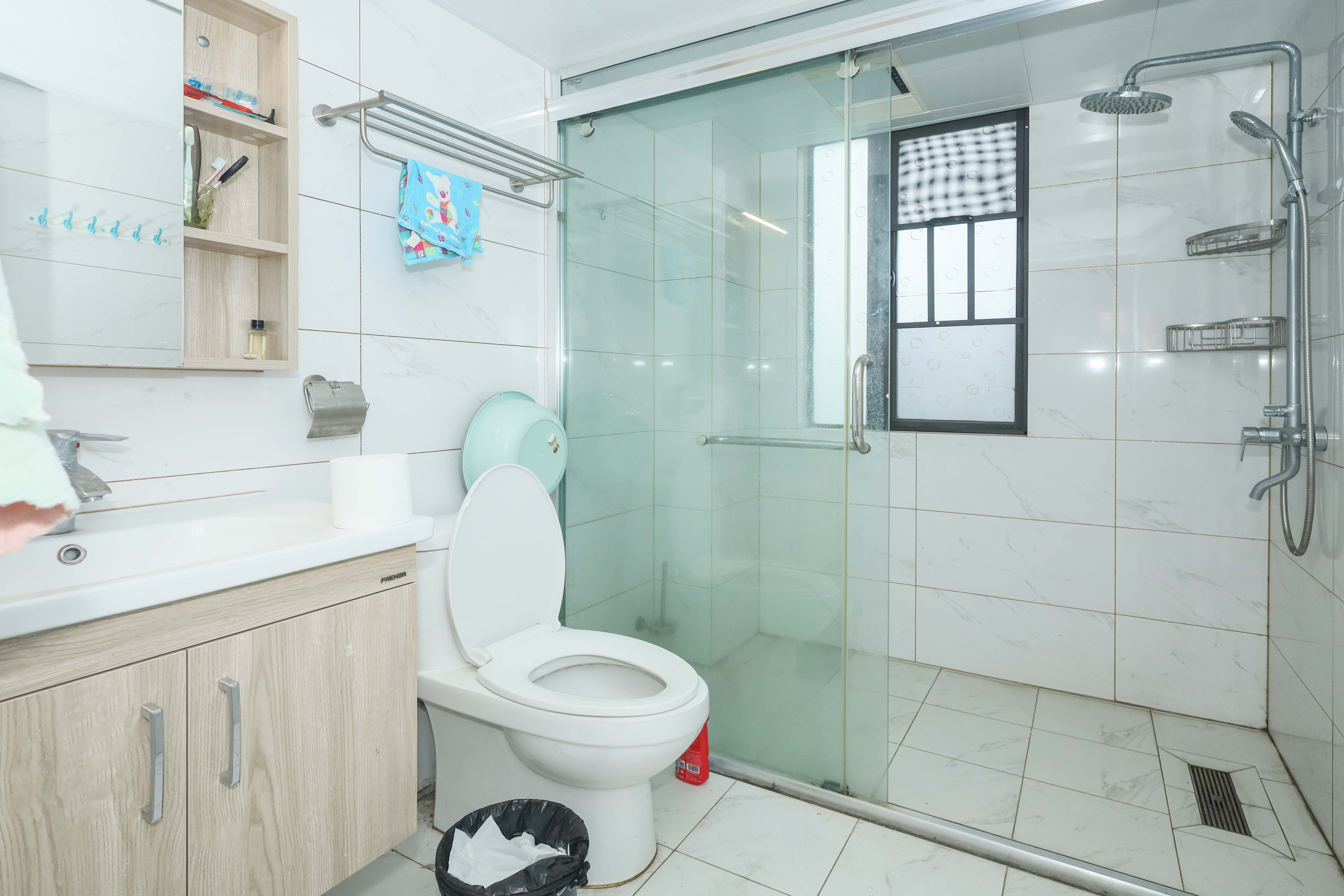 中国铁建梅溪青秀二期  4室2厅2卫    240.0万卫生间