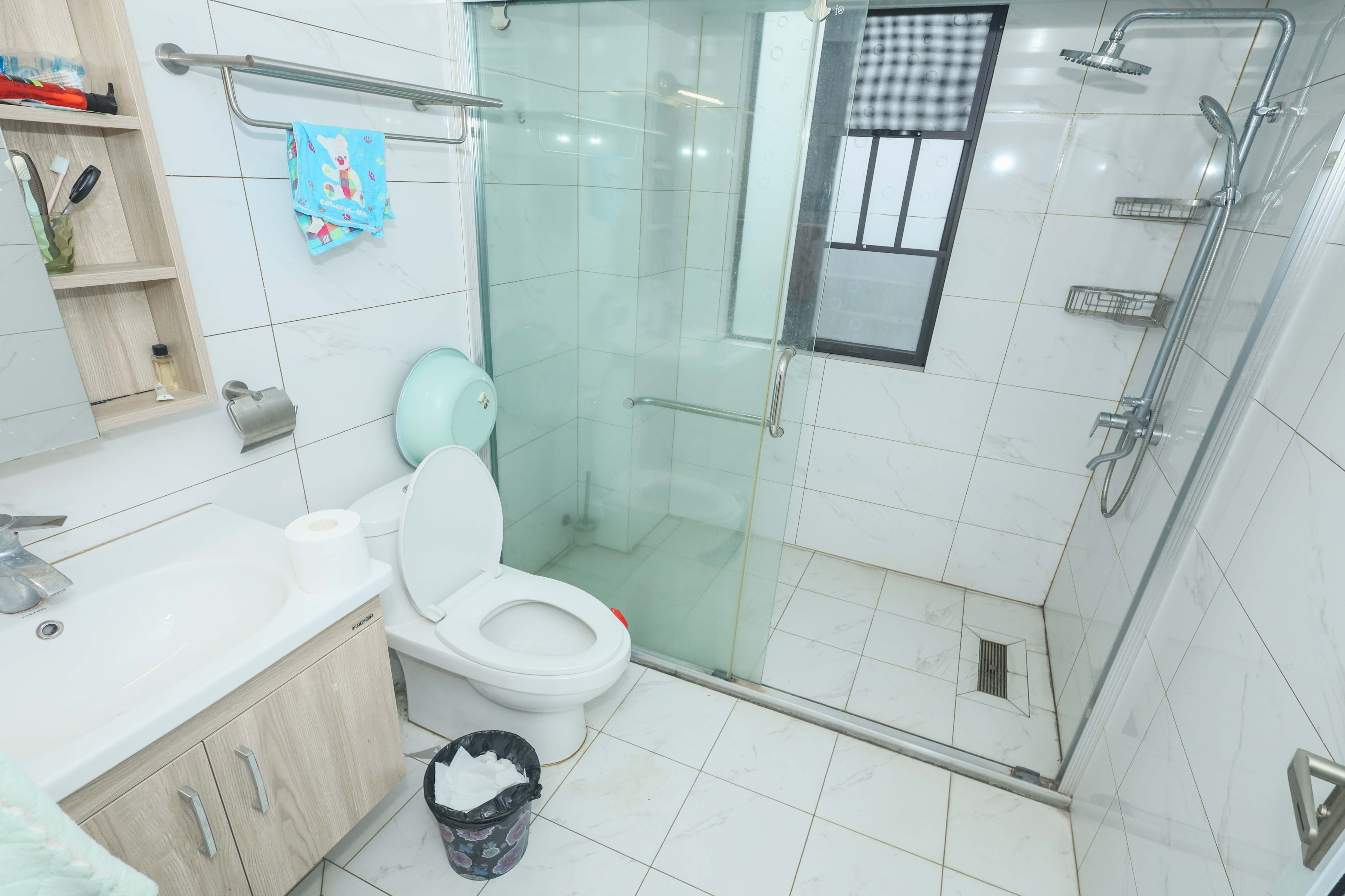 中国铁建梅溪青秀二期  4室2厅2卫    240.0万卫生间