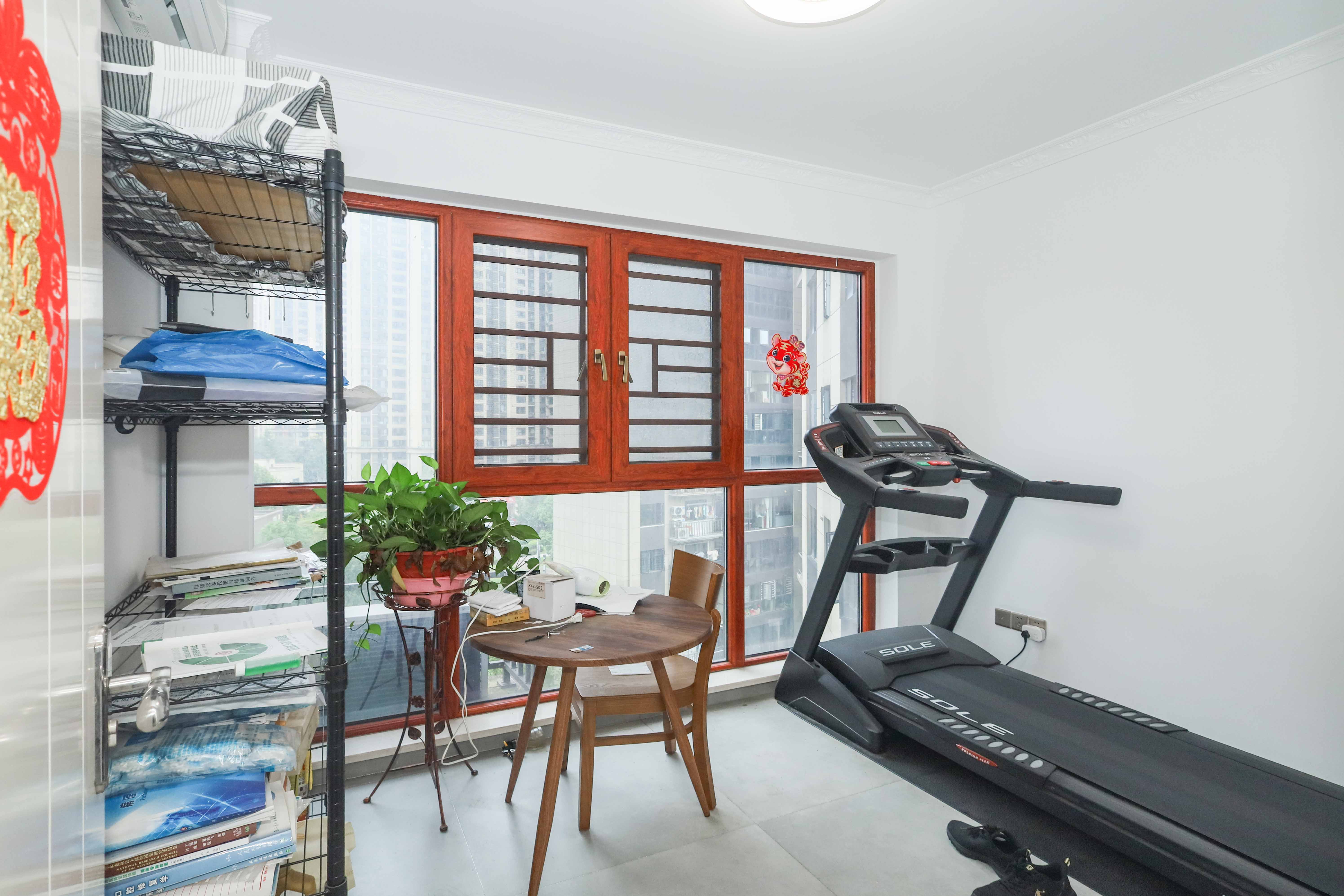 中国铁建梅溪青秀二期  4室2厅2卫    240.0万卧室