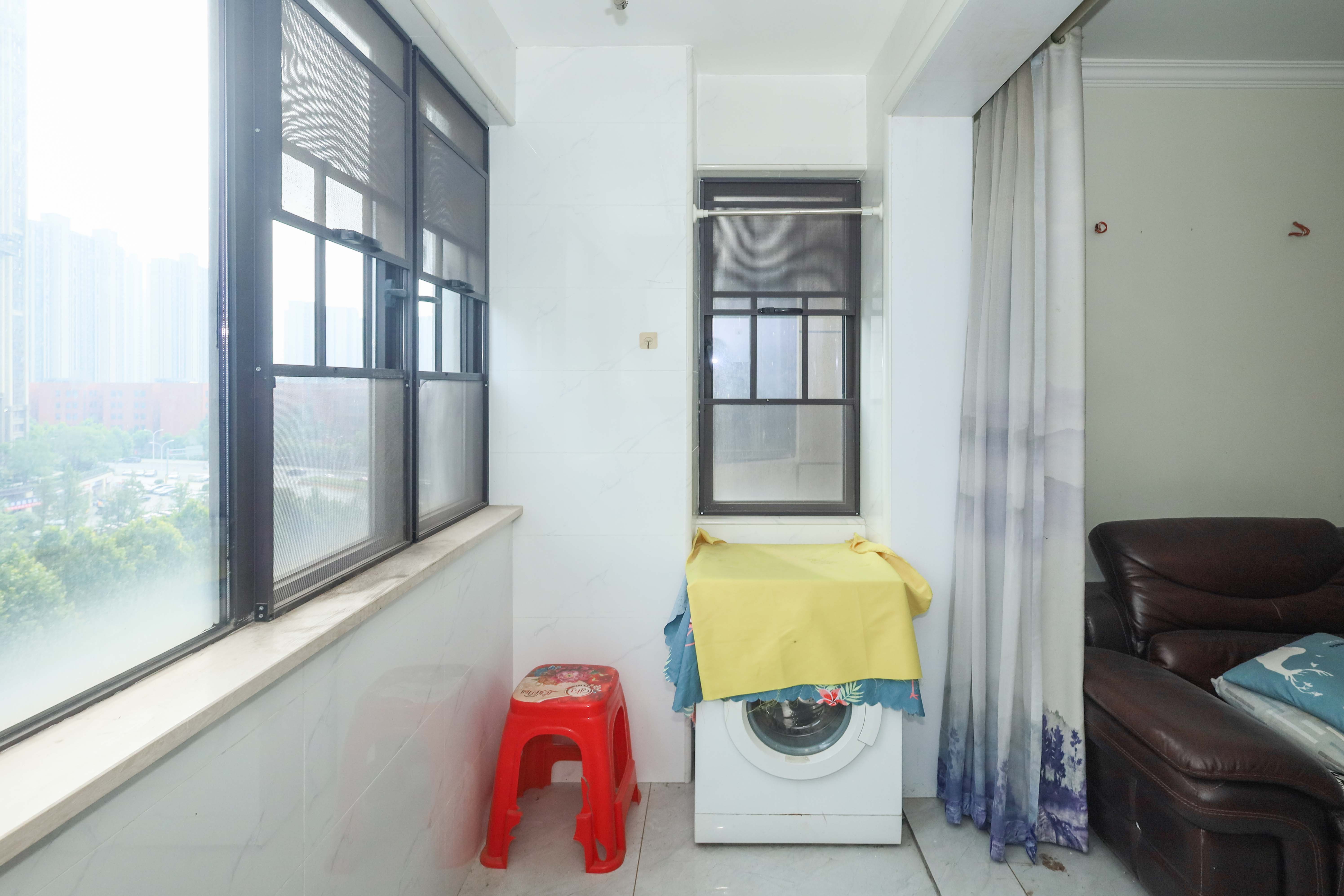 中国铁建梅溪青秀二期  3室2厅1卫   180.00万阳台