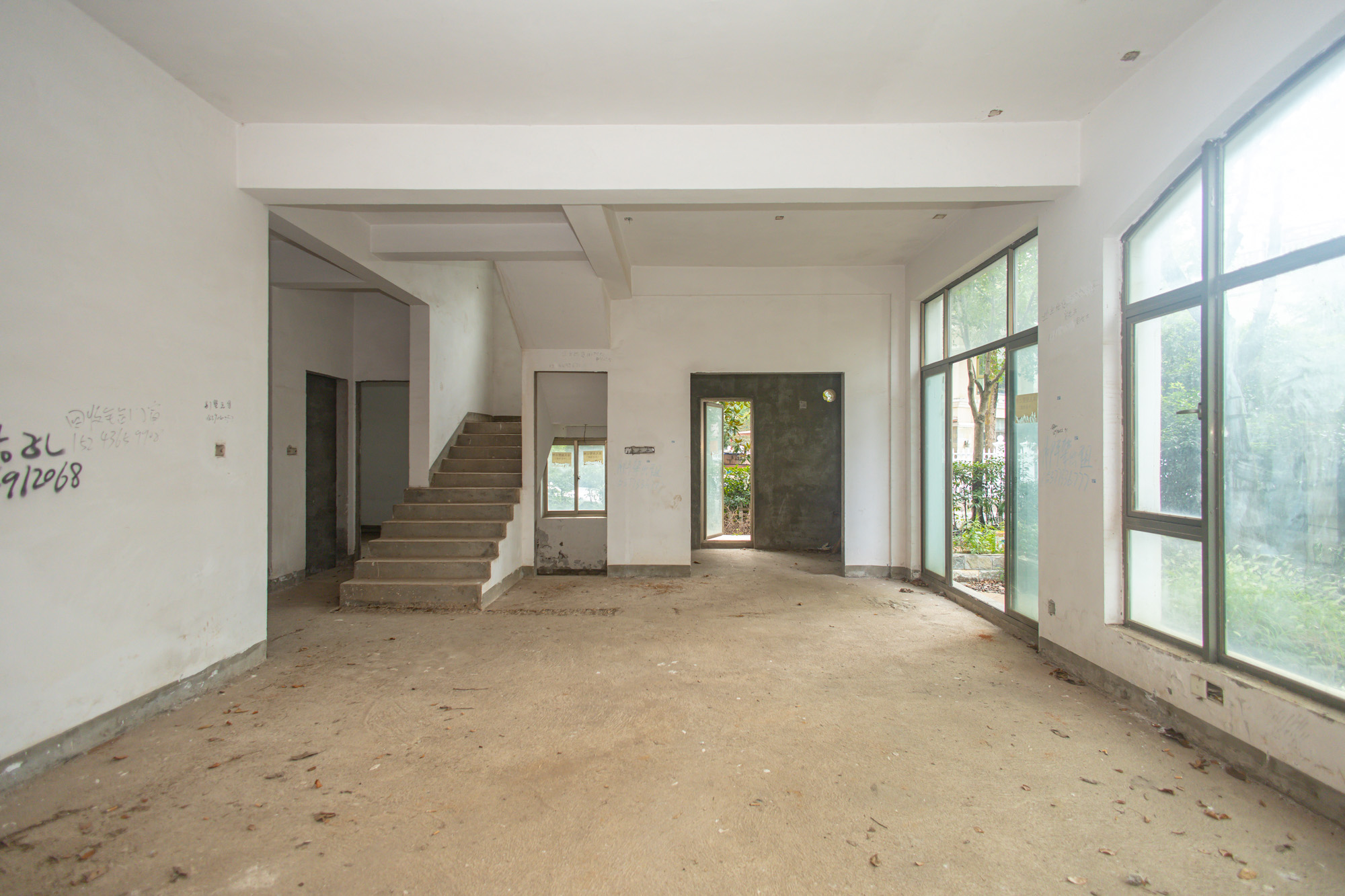 碧桂园威尼斯城 5室2厅5卫 598.98万 碧桂园威尼斯城 5室2厅5卫 598.98万客厅