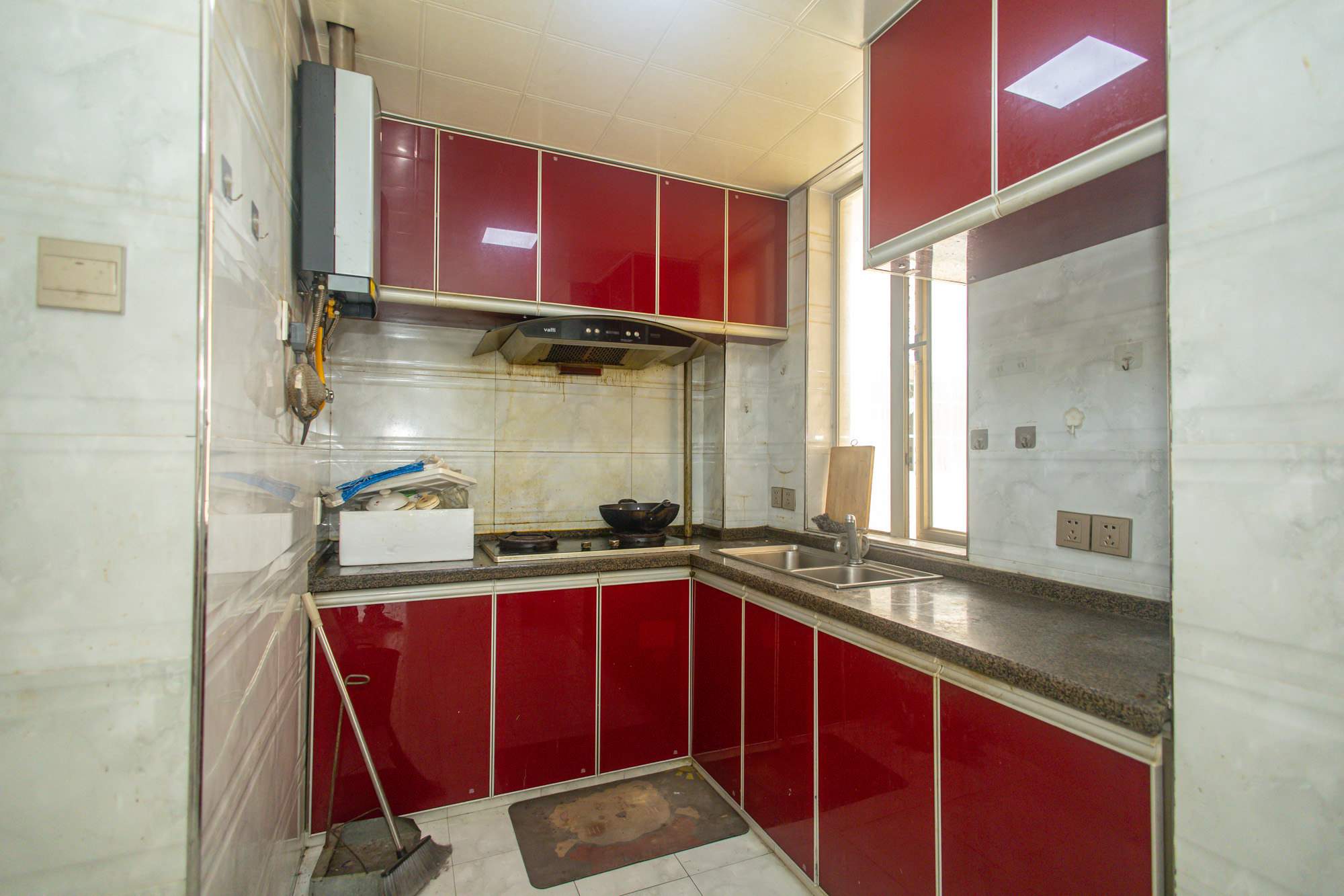 恒广国际景园一二区  2室2厅1卫    61.8万 恒广国际景园一二区  2室2厅1卫    61.8万厨房