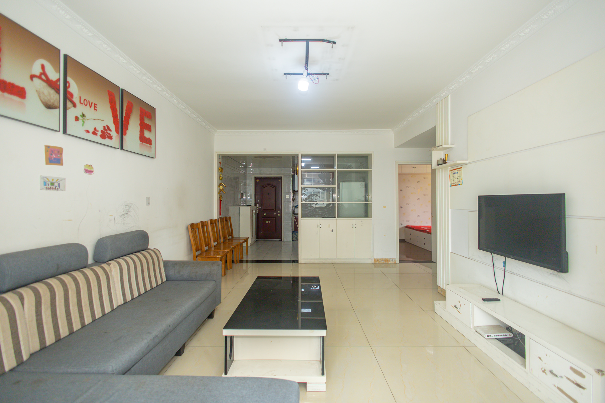 恒广国际景园一二区  2室2厅1卫    61.8万 恒广国际景园一二区  2室2厅1卫    61.8万客厅