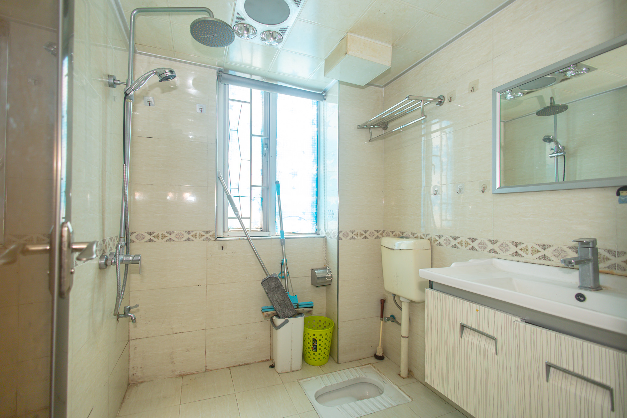 恒广国际景园一二区  2室2厅1卫    61.8万 恒广国际景园一二区  2室2厅1卫    61.8万卫生间