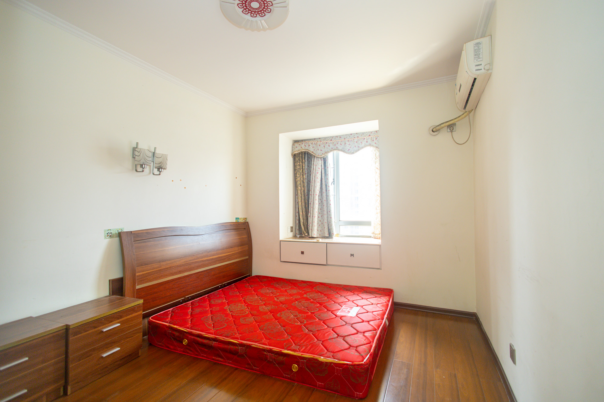 恒广国际景园一二区  2室2厅1卫    61.8万 恒广国际景园一二区  2室2厅1卫    61.8万卧室