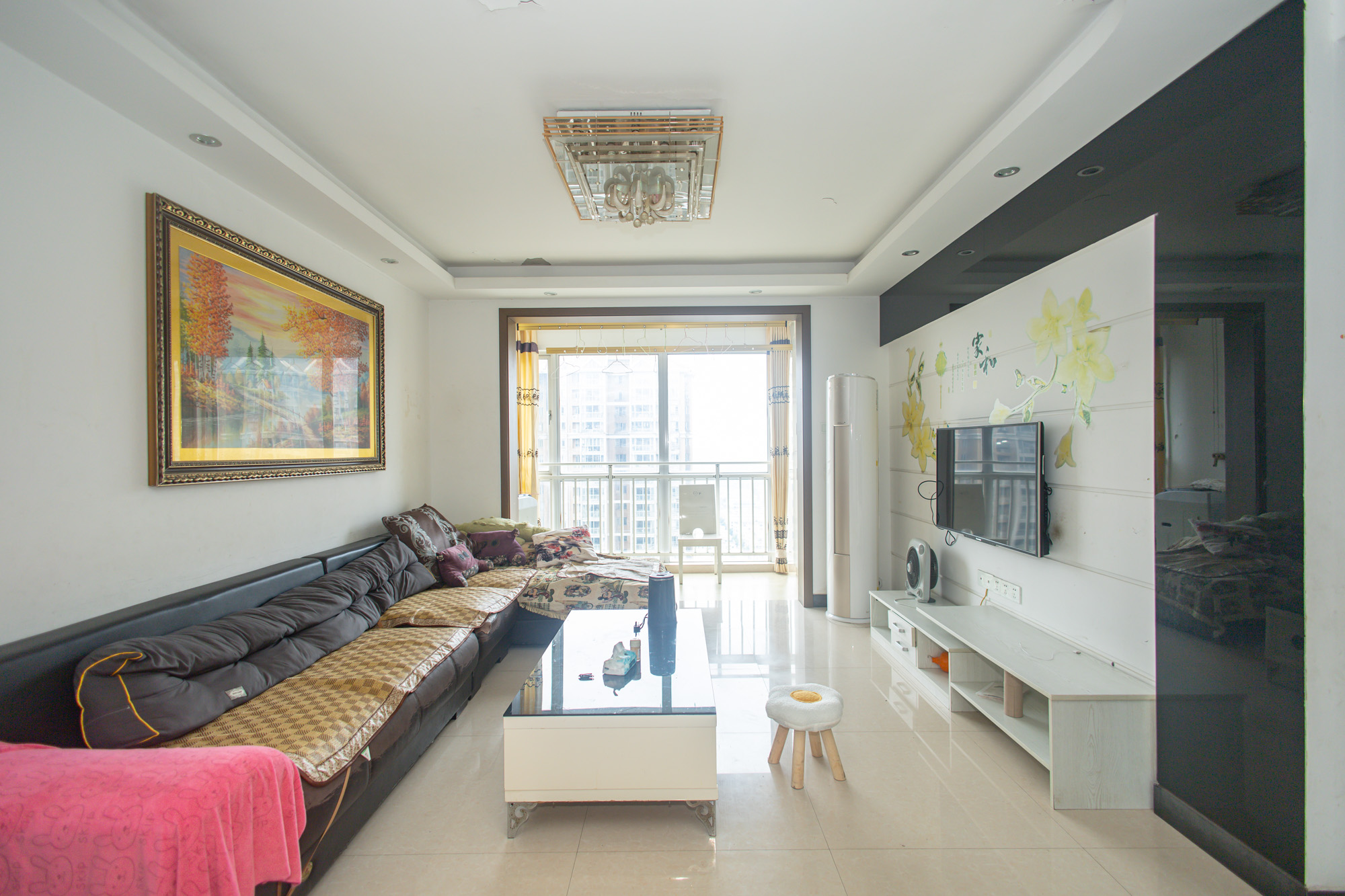 恒广国际景园一二区  2室2厅1卫    72.8万 恒广国际景园一二区  2室2厅1卫    72.8万客厅