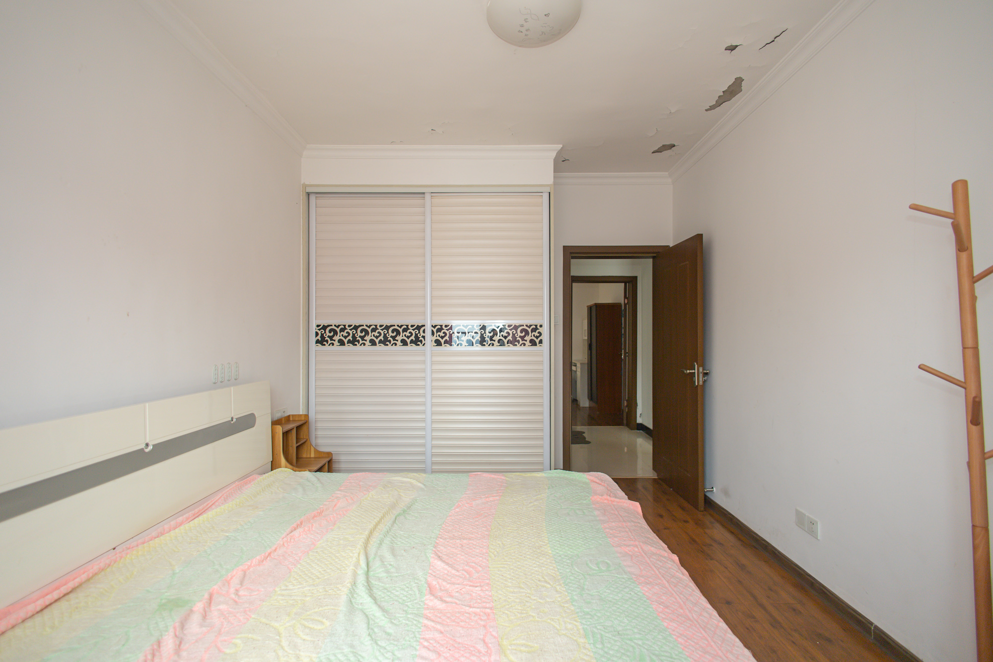 恒广国际景园一二区  2室2厅1卫    72.8万 恒广国际景园一二区  2室2厅1卫    72.8万卧室