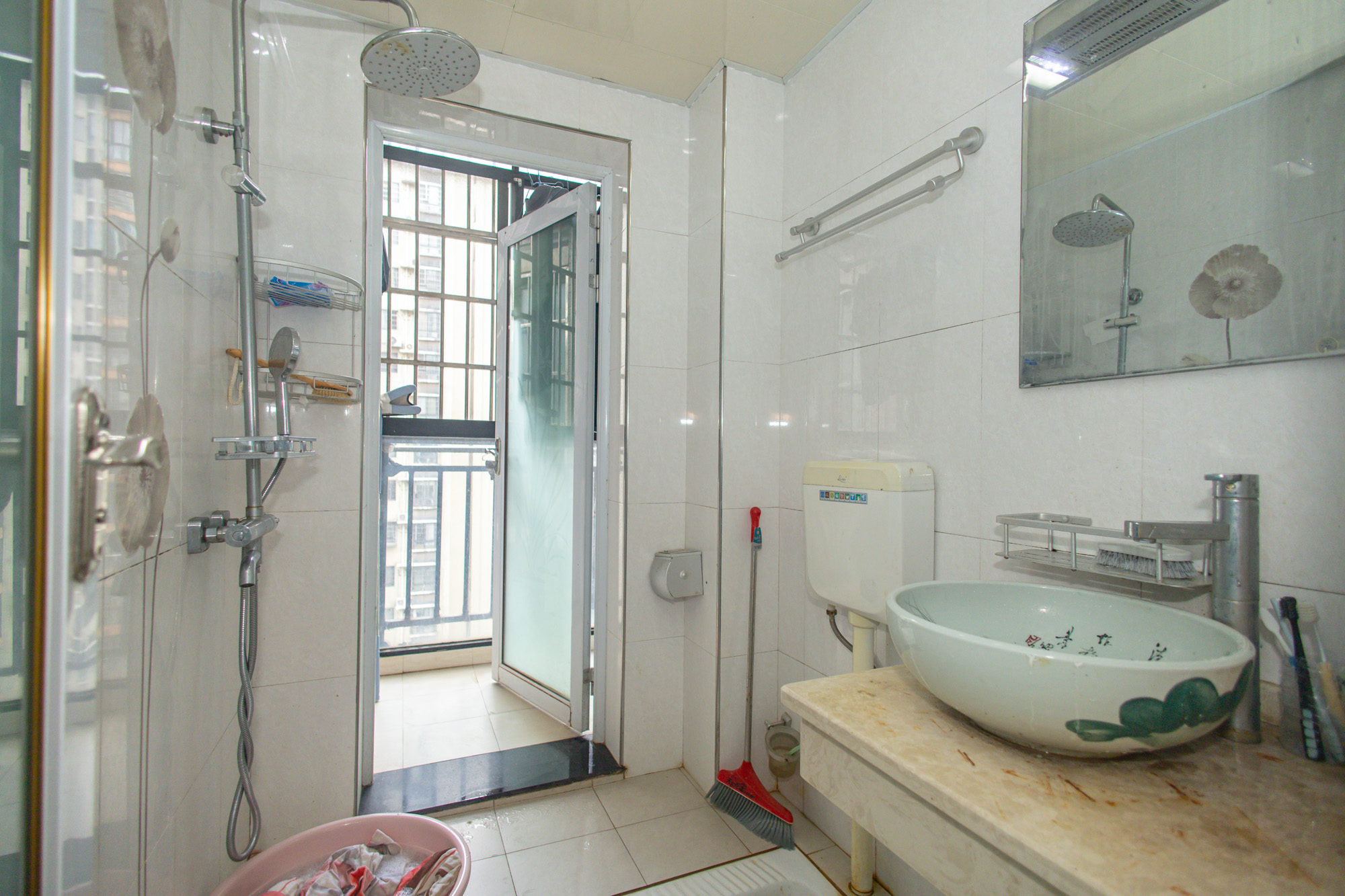 楚天世纪城东苑 3室2厅1卫 46.5万 楚天世纪城东苑 3室2厅1卫 46.5万卫生间