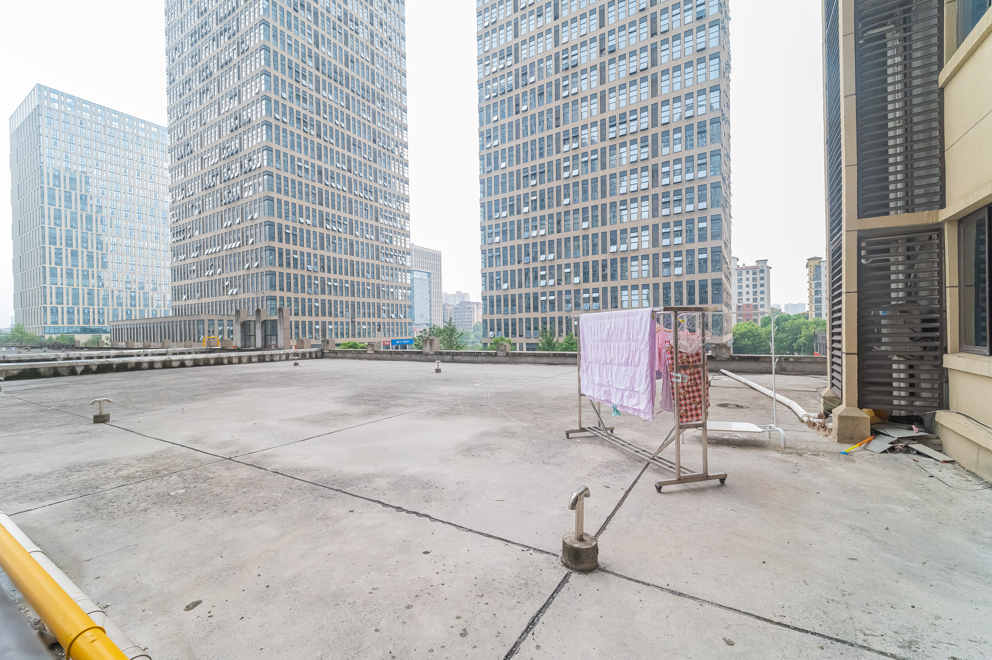 华润置地广场二期  4室2厅2卫   96.00万其他