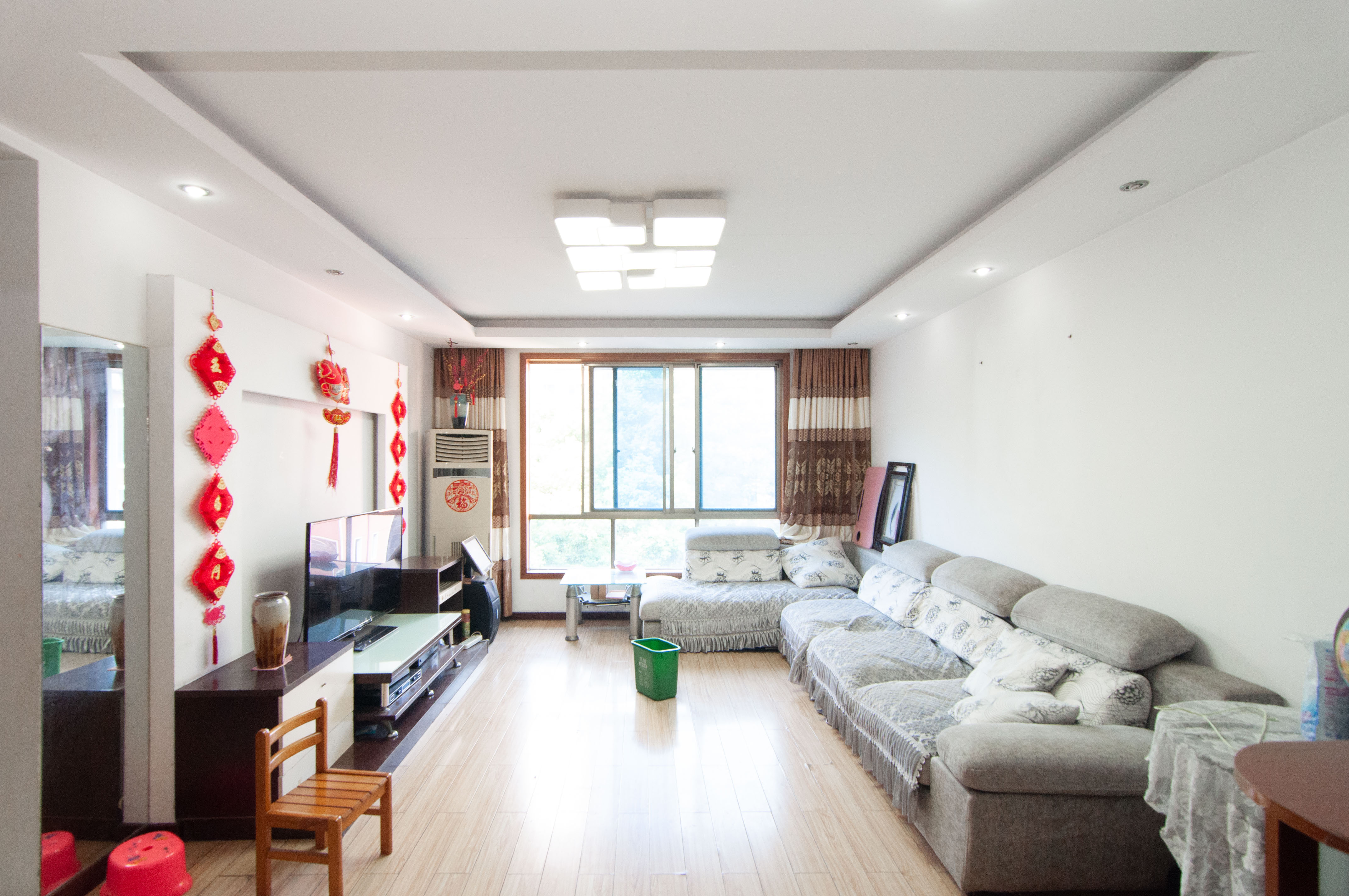 阳明山庄 4室2厅3卫 73.8万 阳明山庄 4室2厅3卫 73.8万客厅