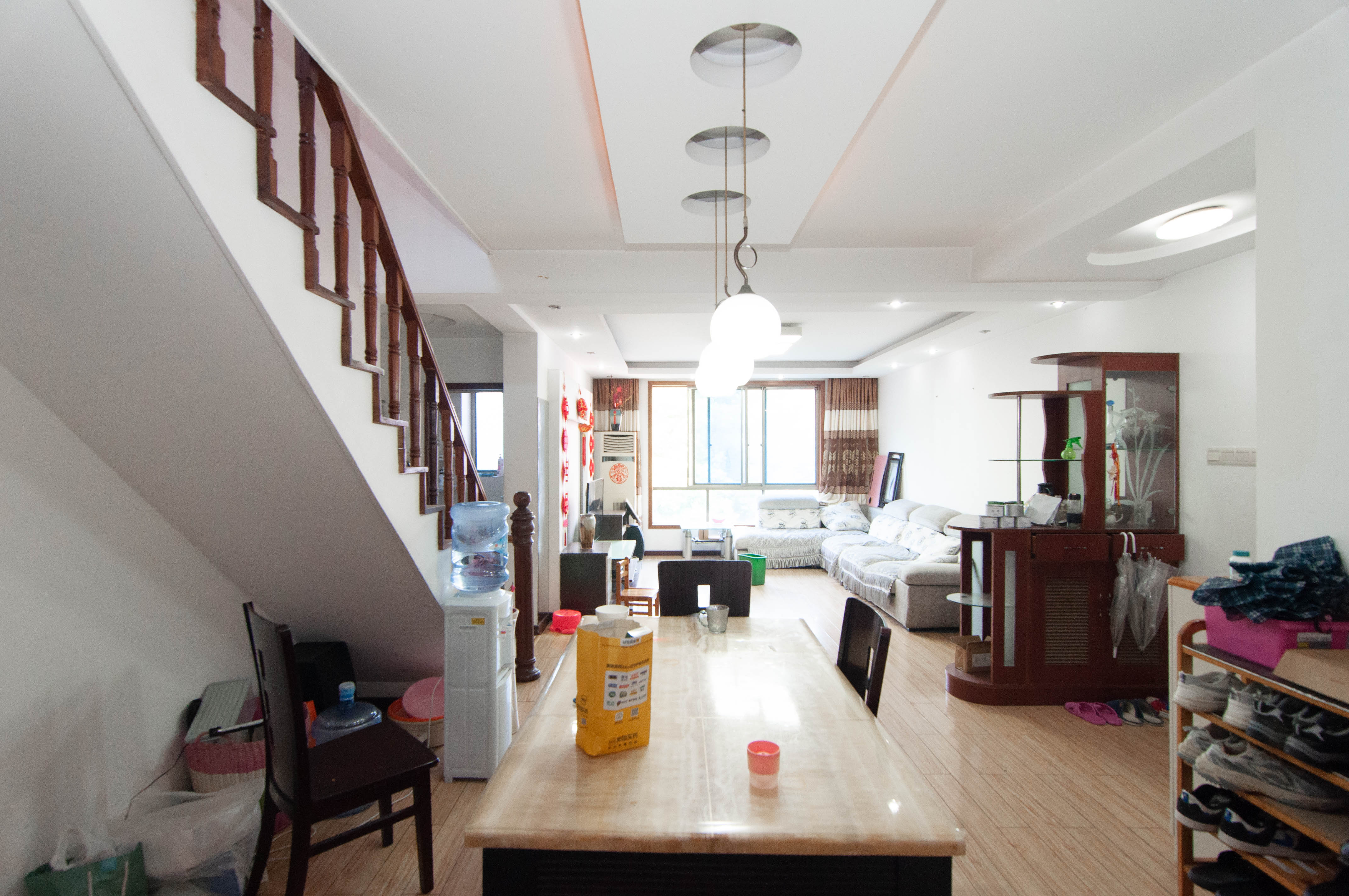 阳明山庄 4室2厅3卫 73.8万 阳明山庄 4室2厅3卫 73.8万客厅