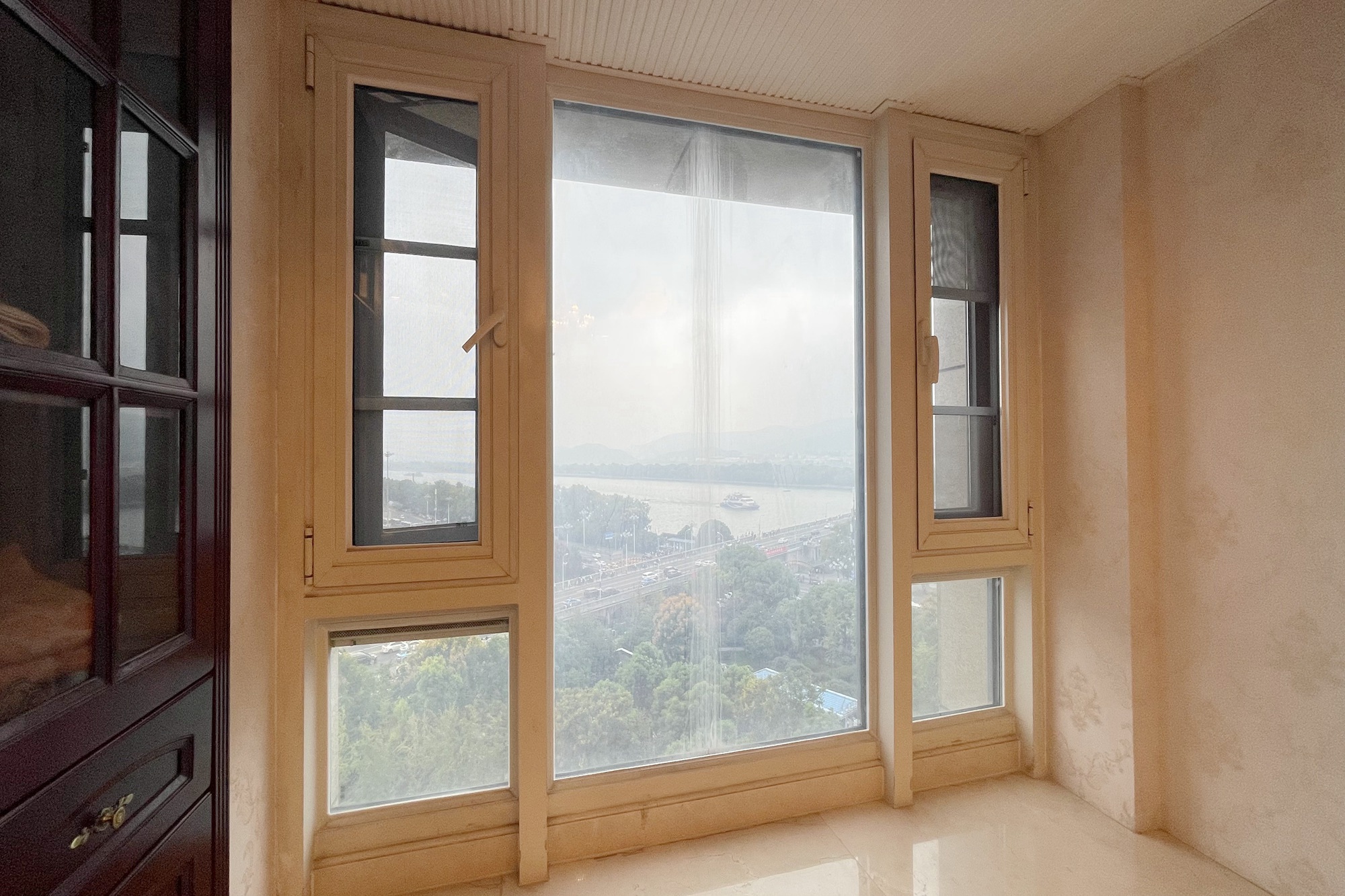 万达公馆 4室2厅5卫 549.0万 万达公馆 4室2厅5卫 549.0万阳台