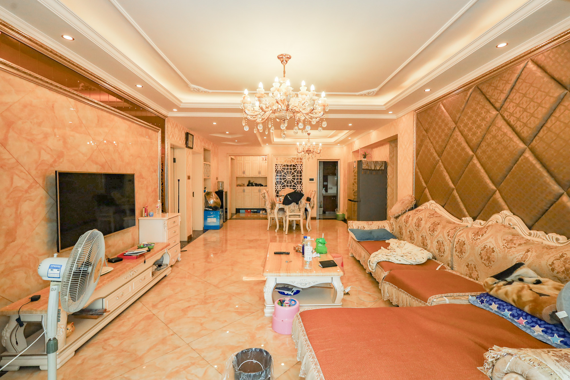 钰龙天下一期  4室2厅2卫    340.0万 钰龙天下一期  4室2厅2卫    340.0万客厅