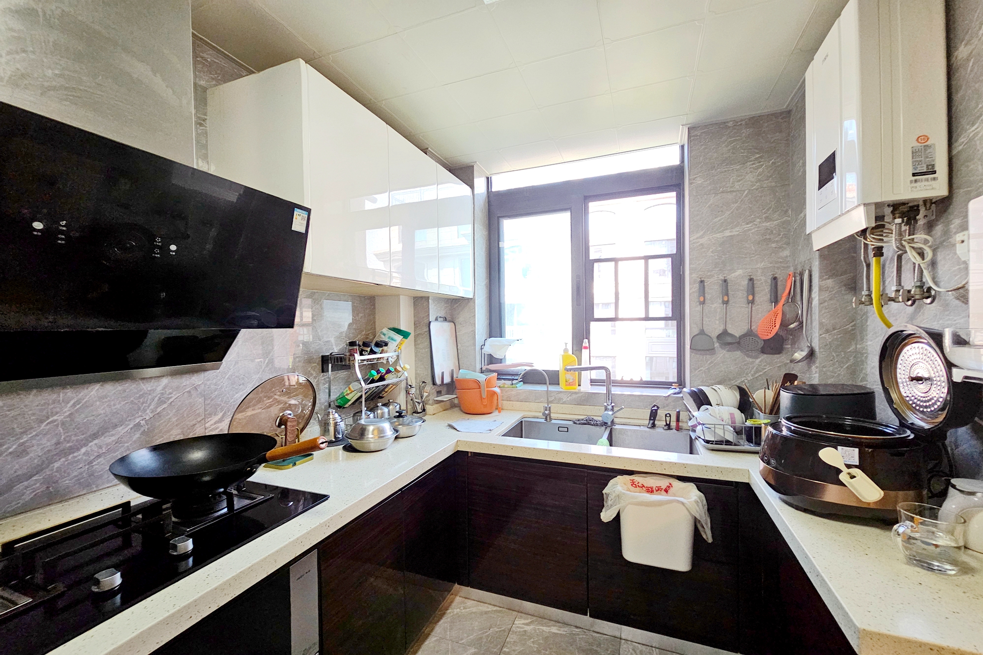 明昇壹城（明昇时代广场）一期  4室2厅2卫    318.0万厨房