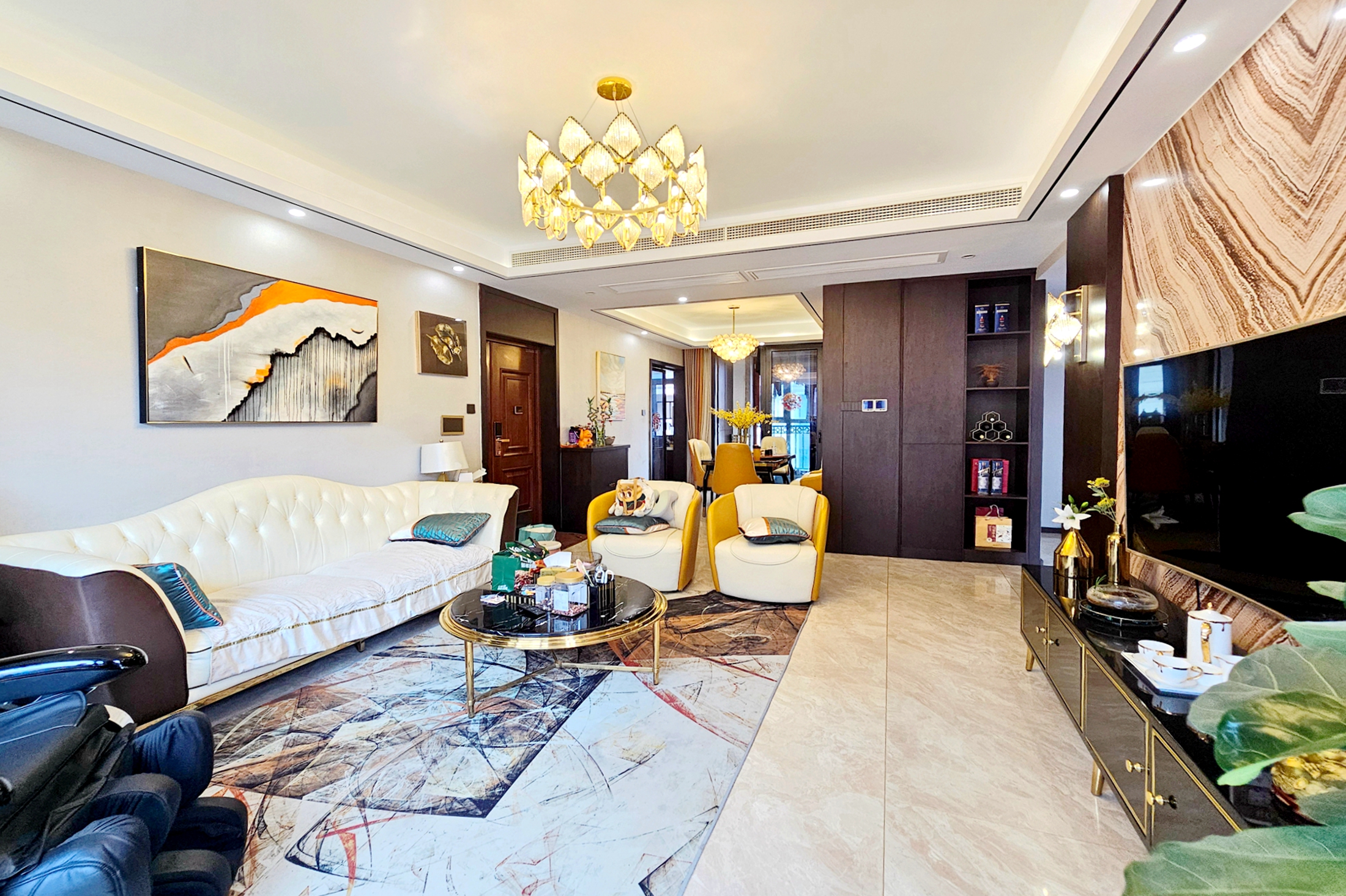 明昇壹城（明昇时代广场）一期  4室2厅2卫    318.0万客厅