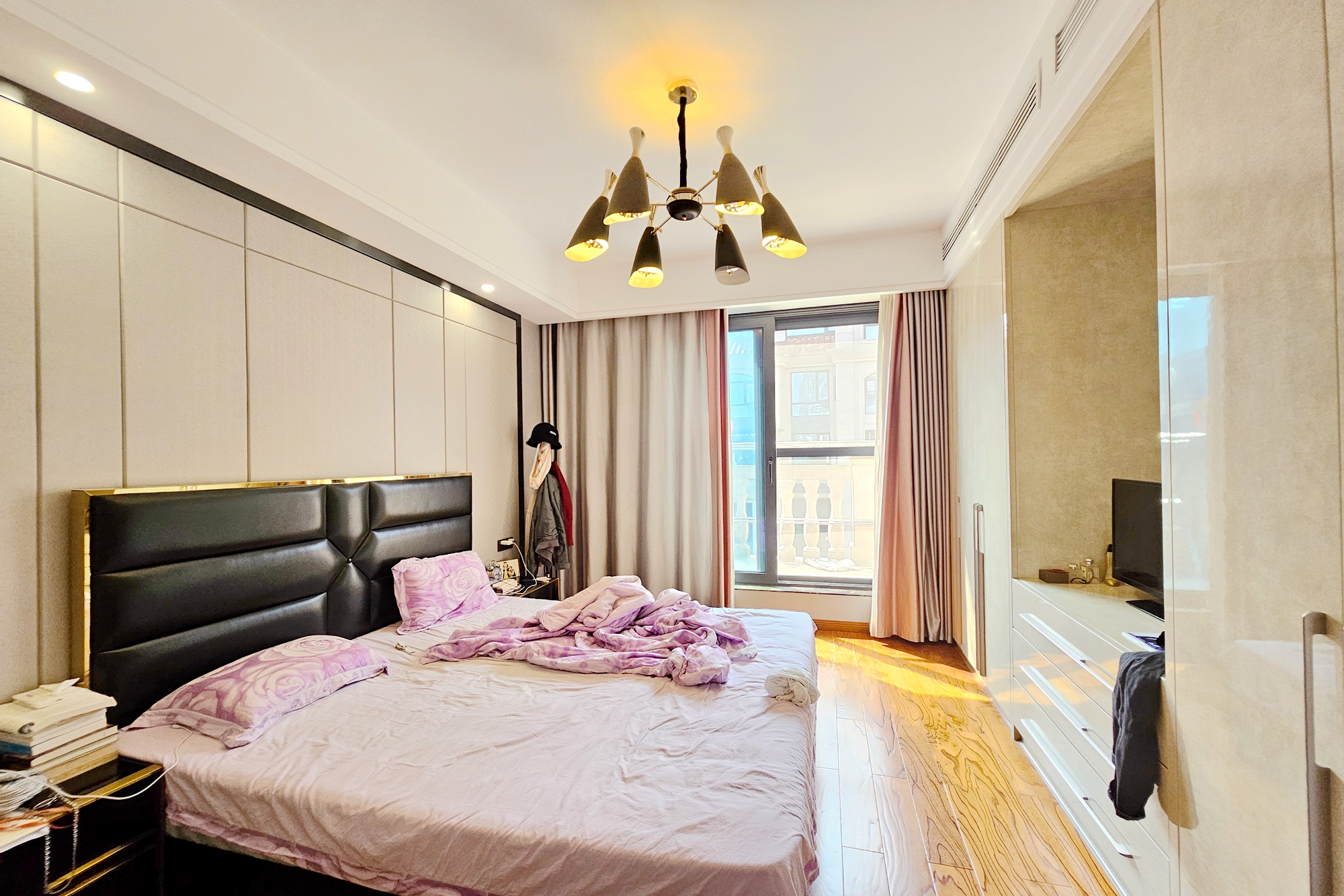 明昇壹城（明昇时代广场）一期  4室2厅2卫    318.0万卧室