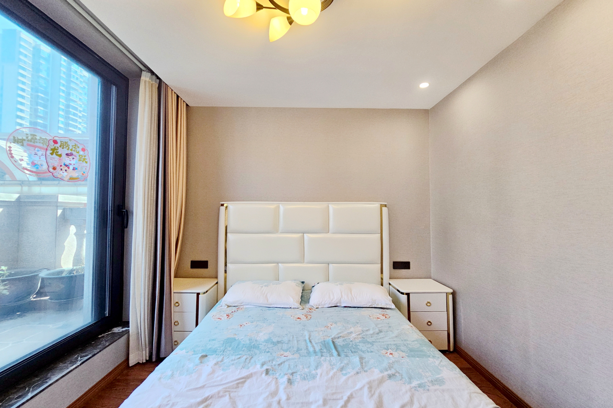 明昇壹城（明昇时代广场）一期  4室2厅2卫    318.0万卧室